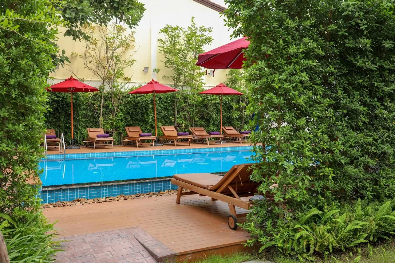 Swimming pool in Golden Sea Pattaya - SHA Extra Plus