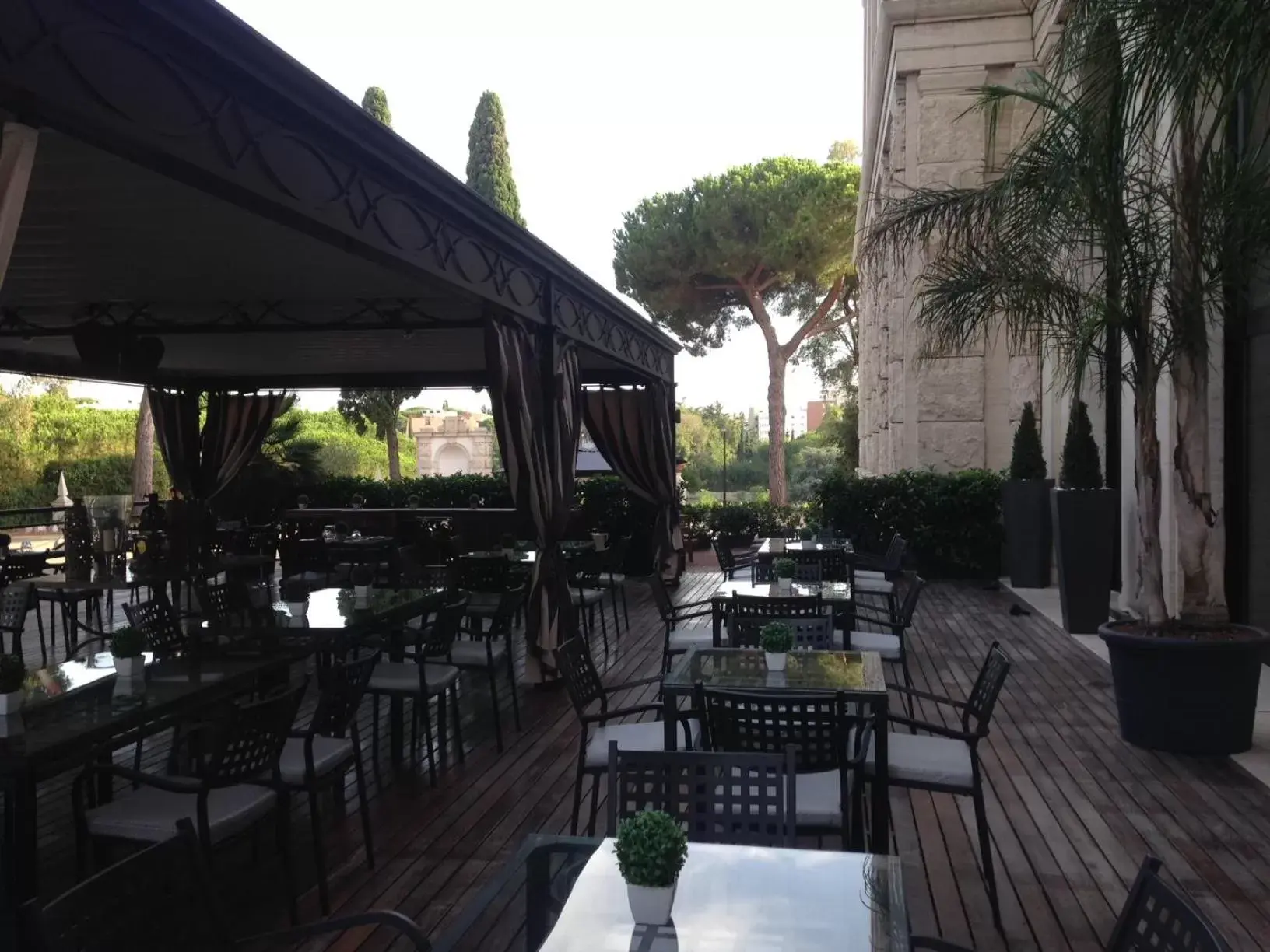 Patio, Restaurant/Places to Eat in TH Roma - Carpegna Palace