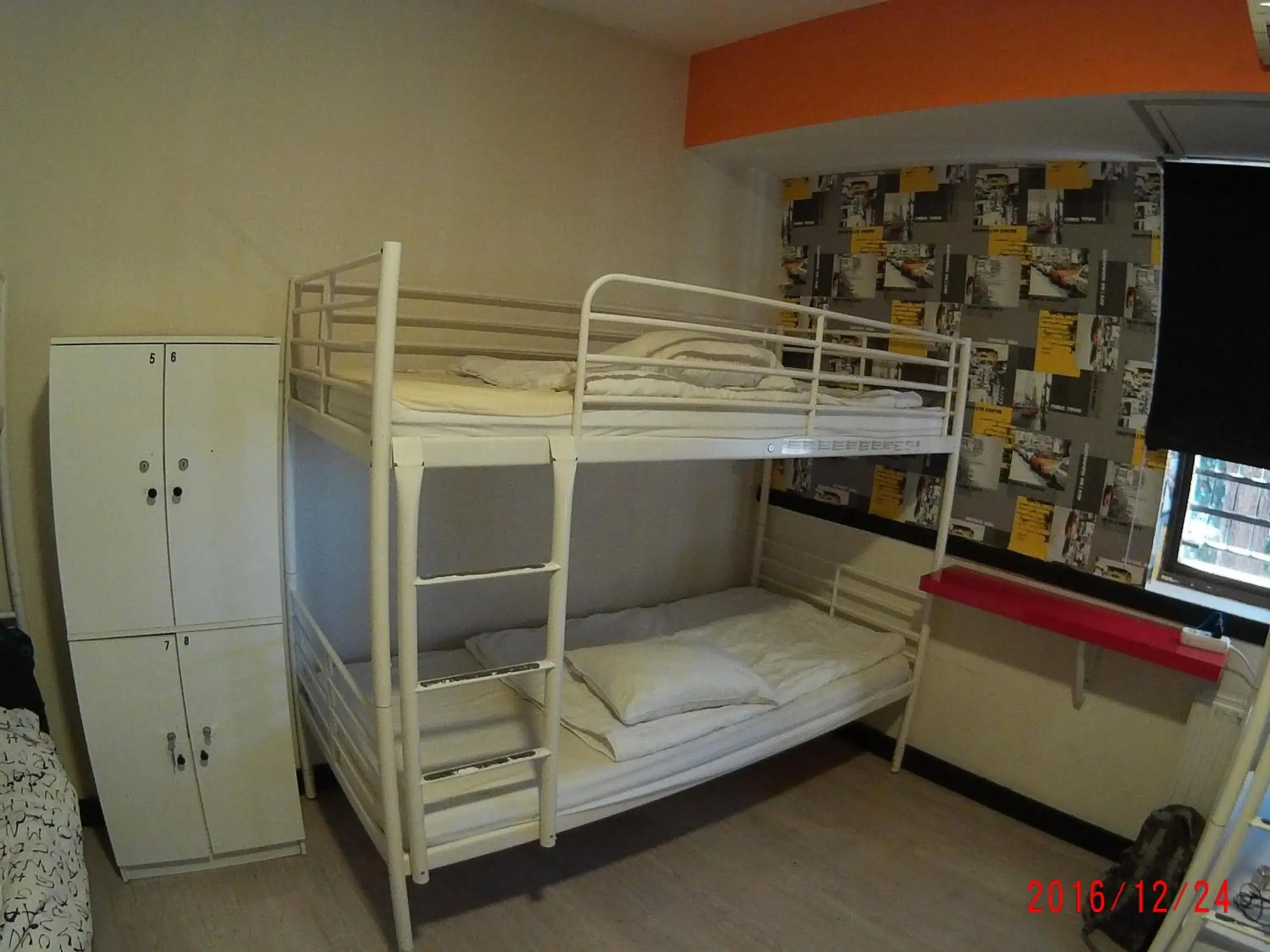bunk bed in Hostels Meetingpoint