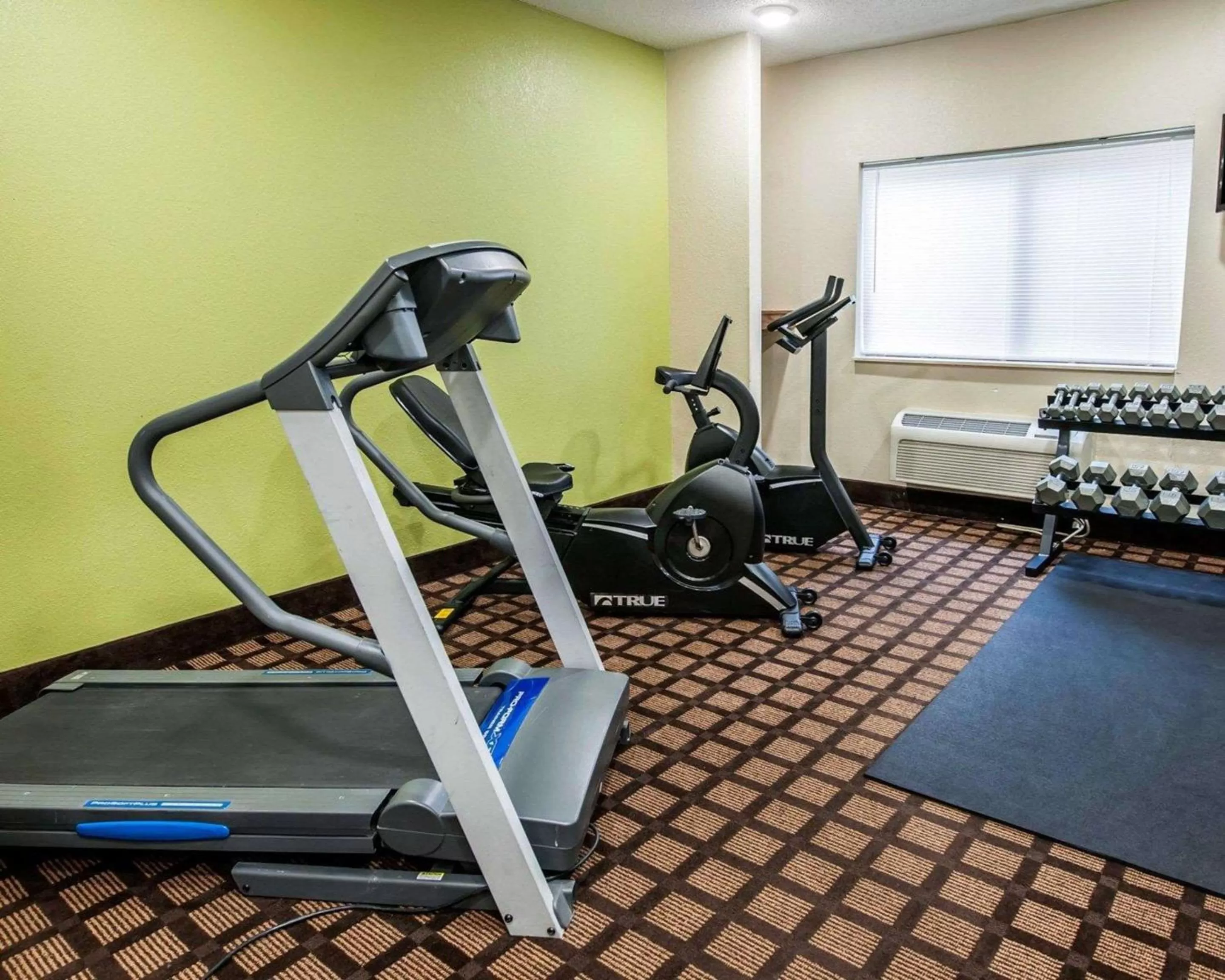Fitness centre/facilities in Baymont by Wyndham Richmond I-70