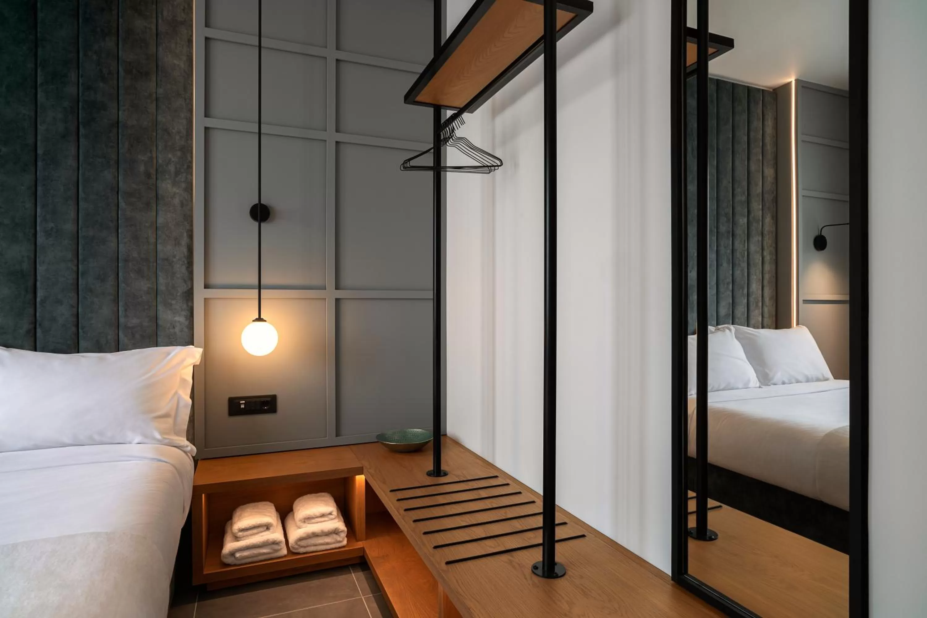 Bed in Bob W Athens Akadimia