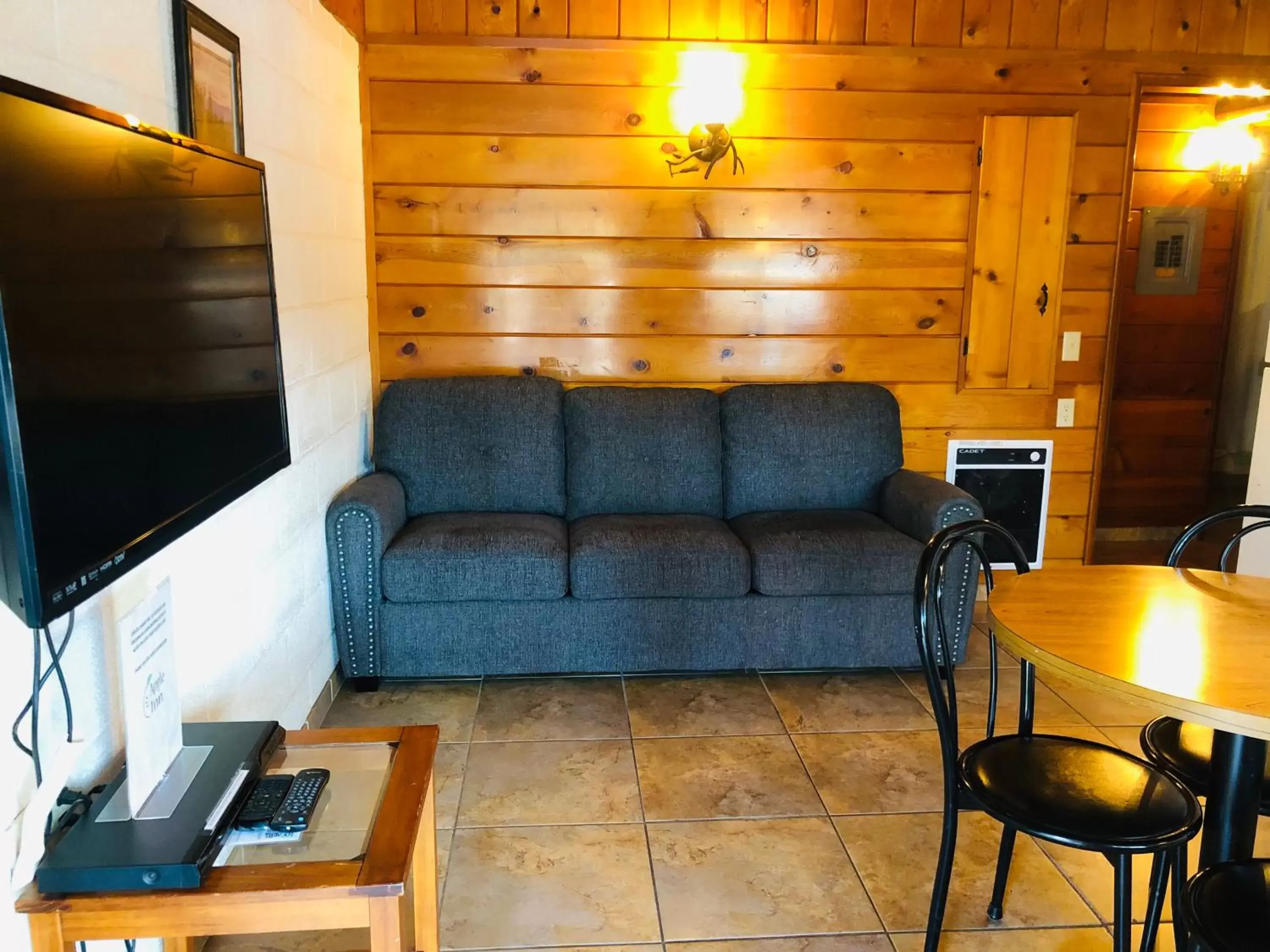 Living room, Seating Area in Apple Inn Motel