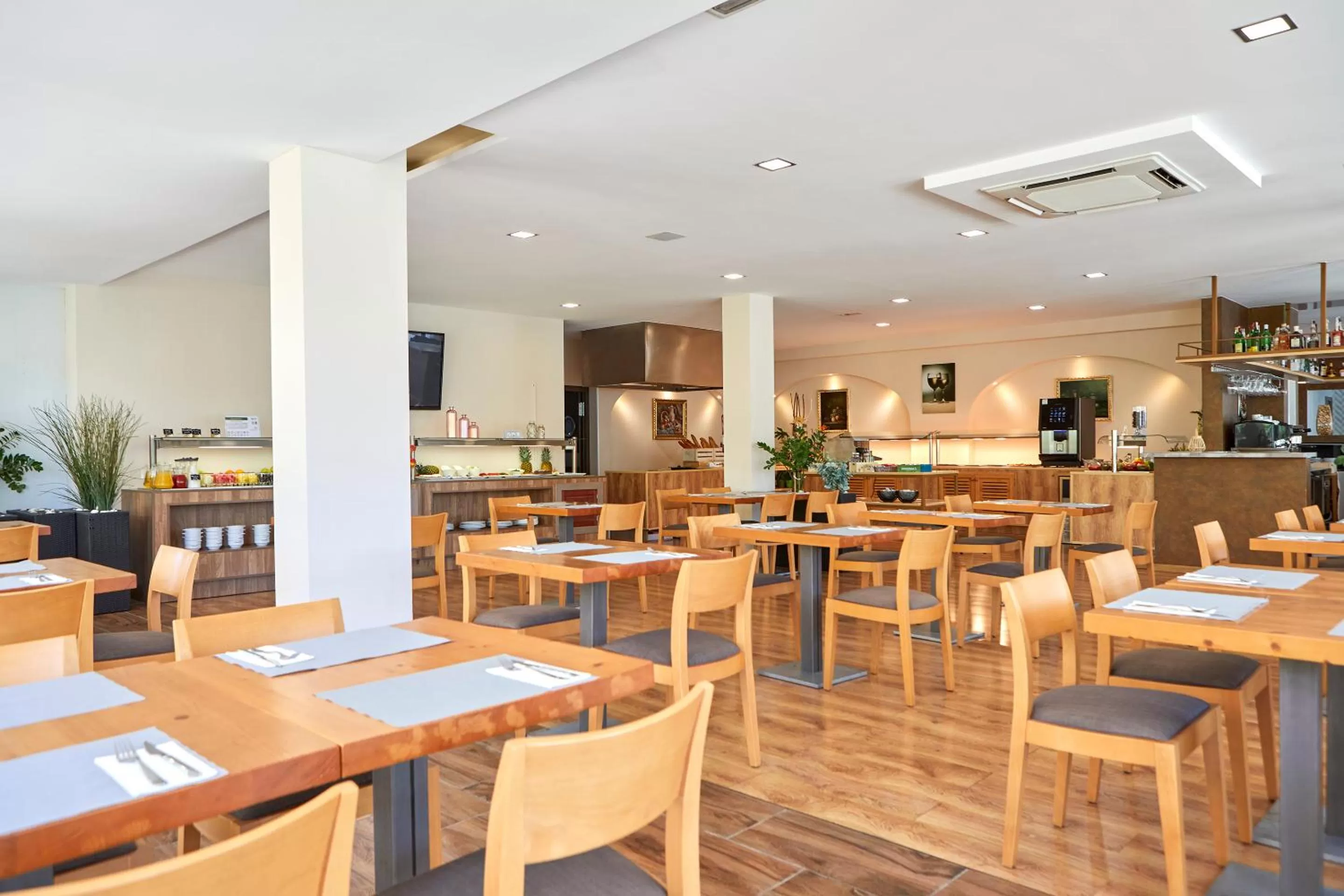 Restaurant/places to eat in Nura Santa Ponsa & Spa