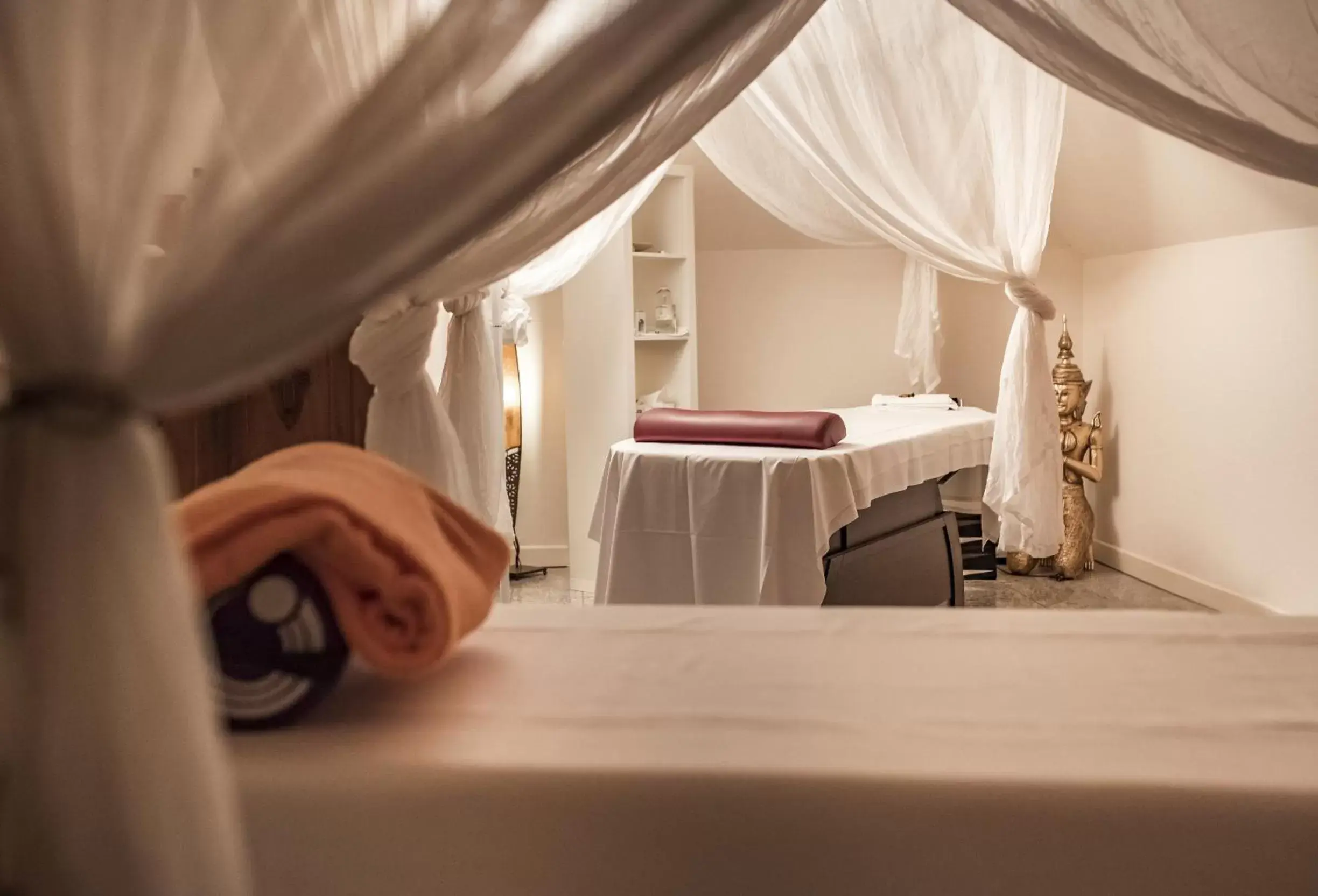 Massage, Bed in Sunderland Hotel