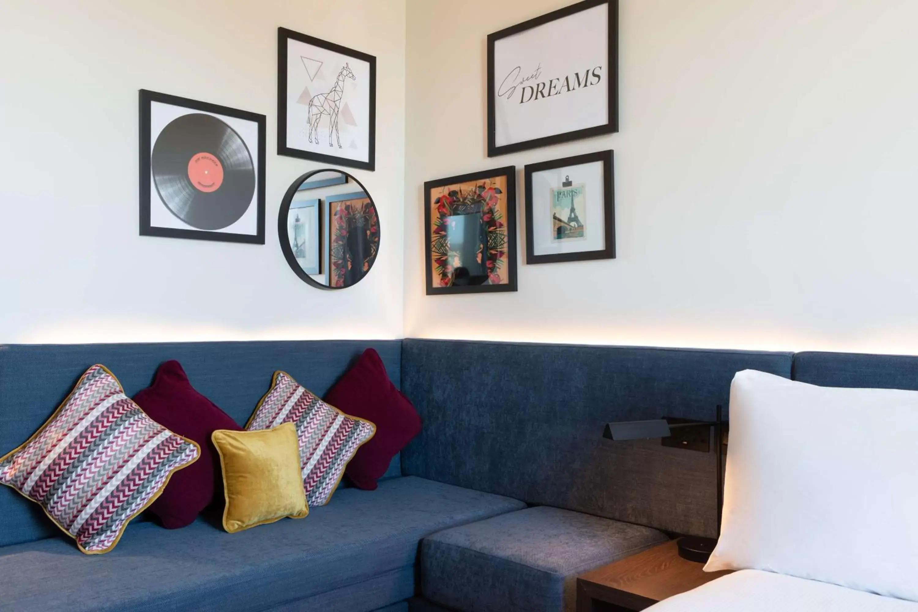 Living room, Seating Area in Hampton by Hilton Ashford International