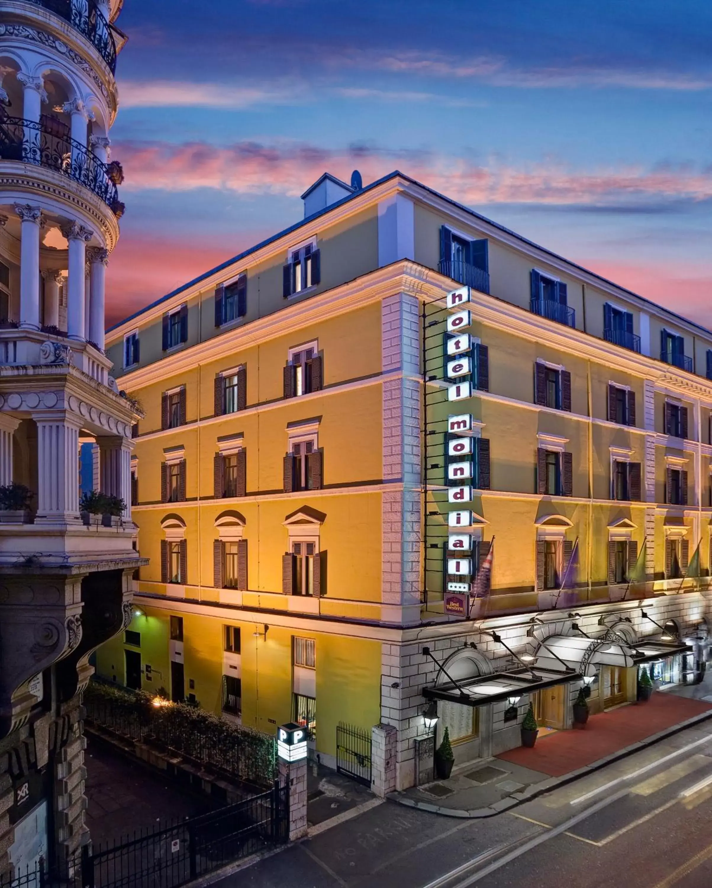 Property Building in Hotel Mondial