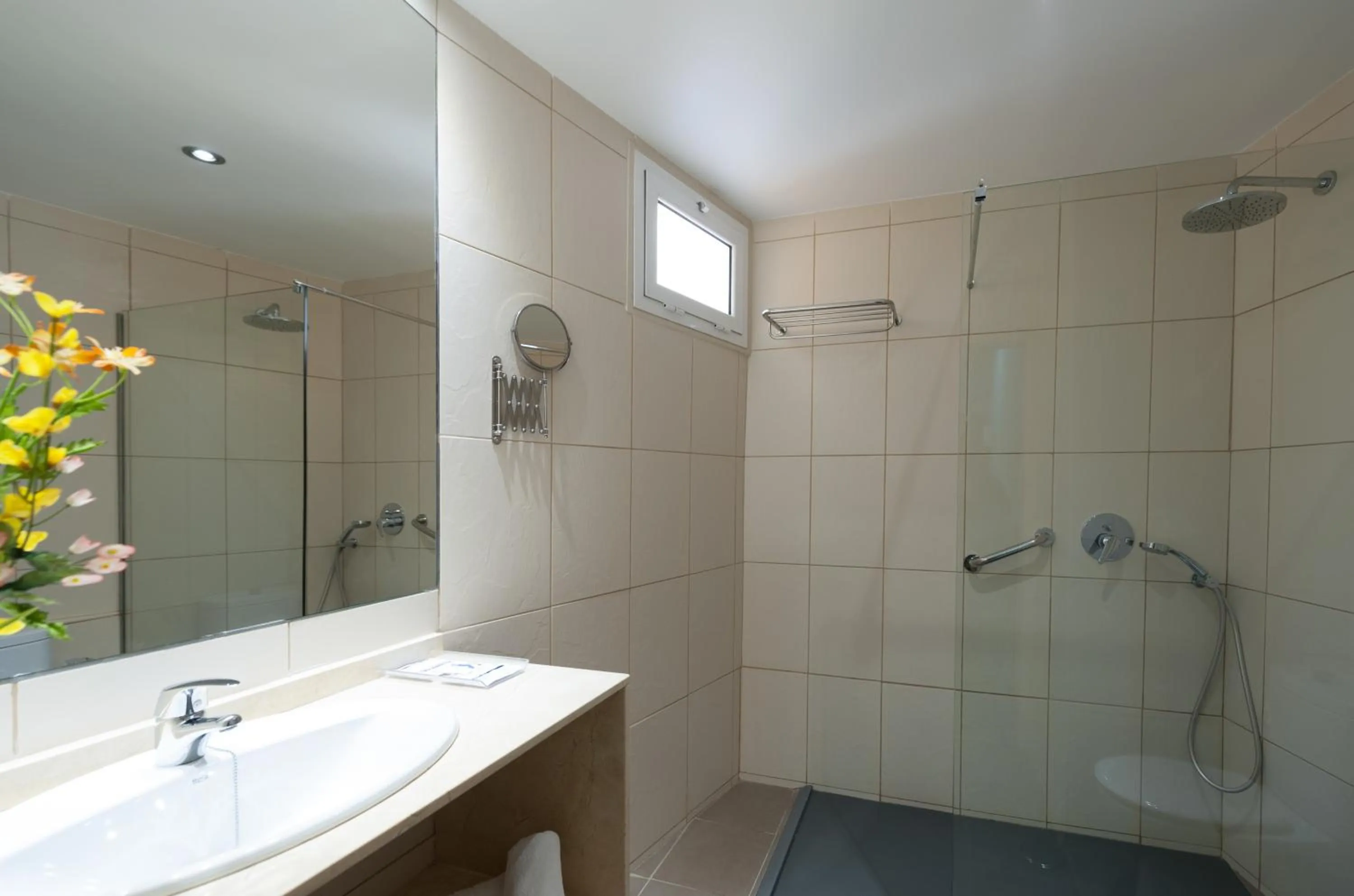 Shower in Apartamentos Colón Playa