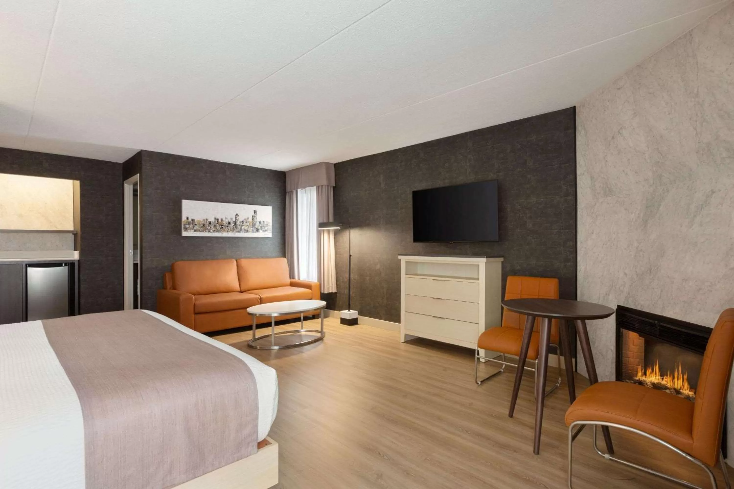 Photo of the whole room, Bed in Days Inn by Wyndham Toronto West Mississauga