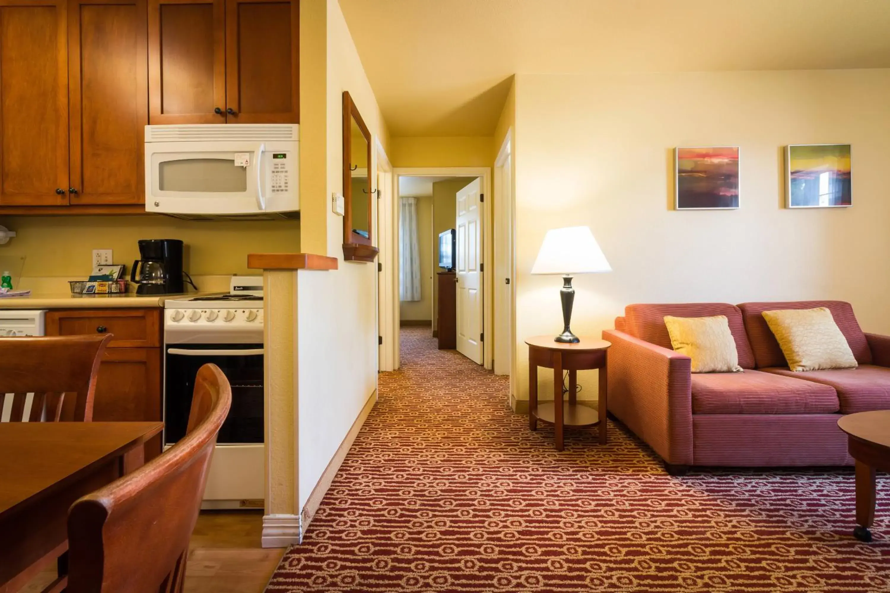 Bedroom, Kitchen/Kitchenette in TownePlace Suites by Marriott Las Cruces