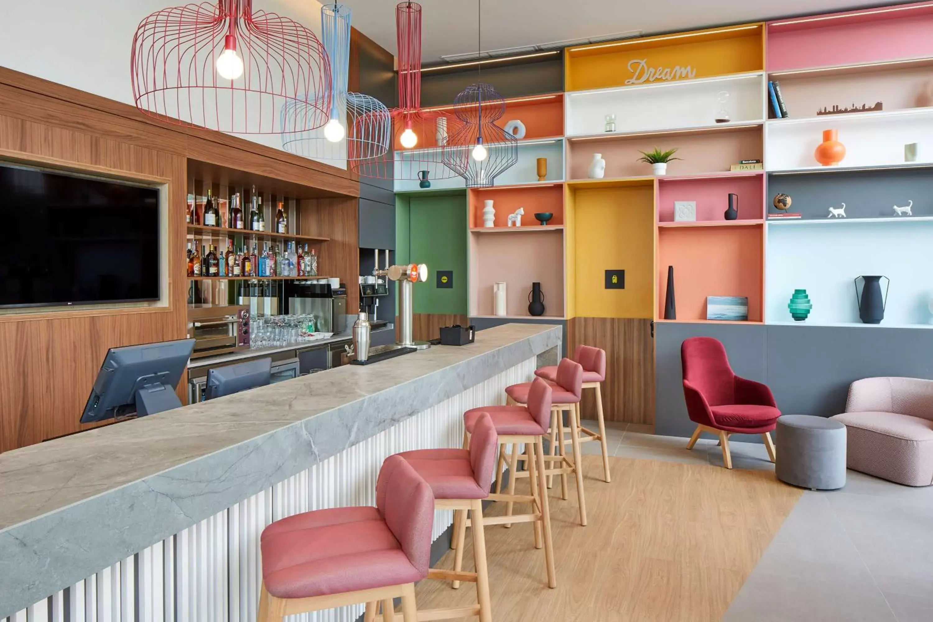 Lounge or bar, Lounge/Bar in Hampton By Hilton Barcelona Fira Gran Via