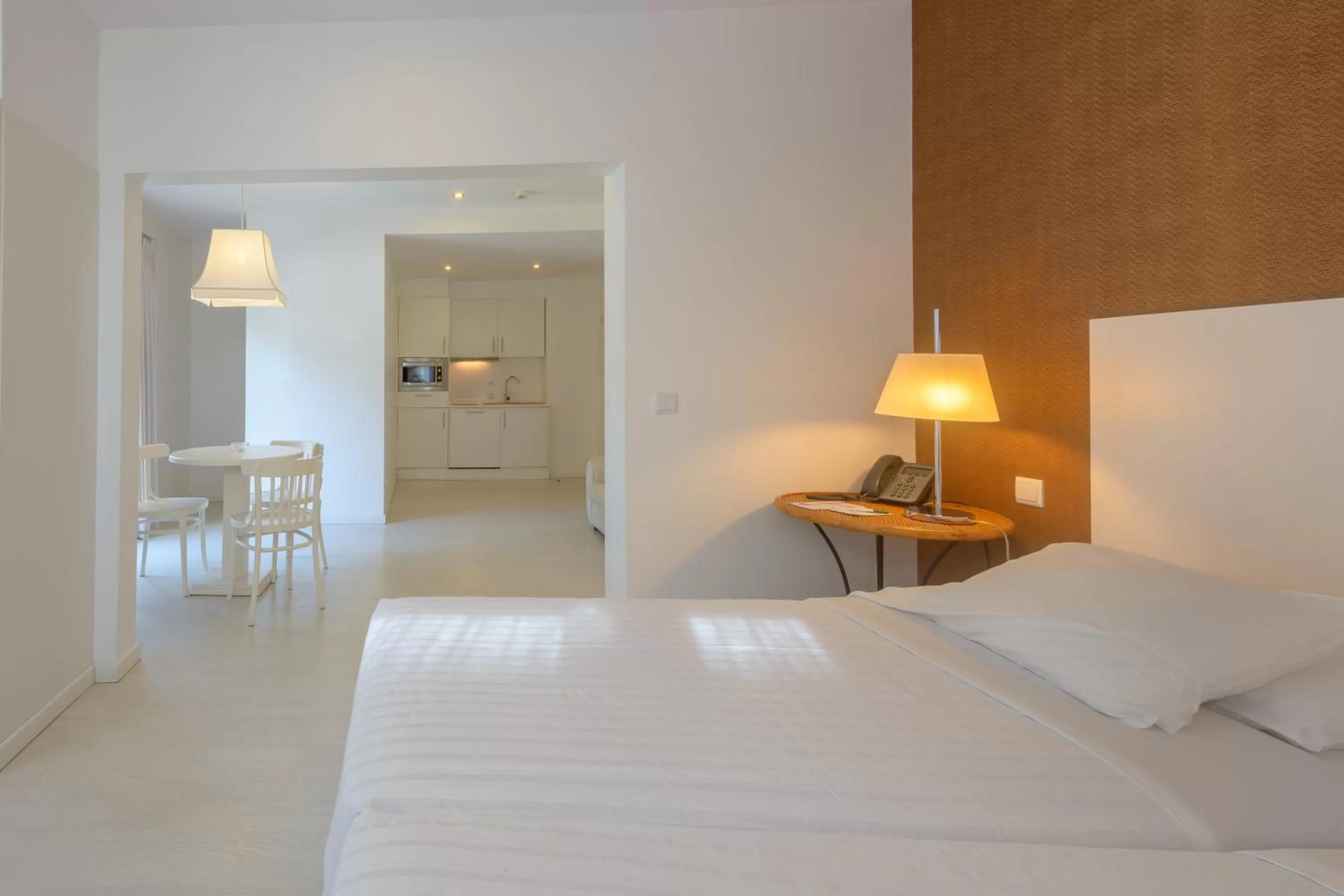 Bedroom, Bed in Amazonia Estoril Hotel