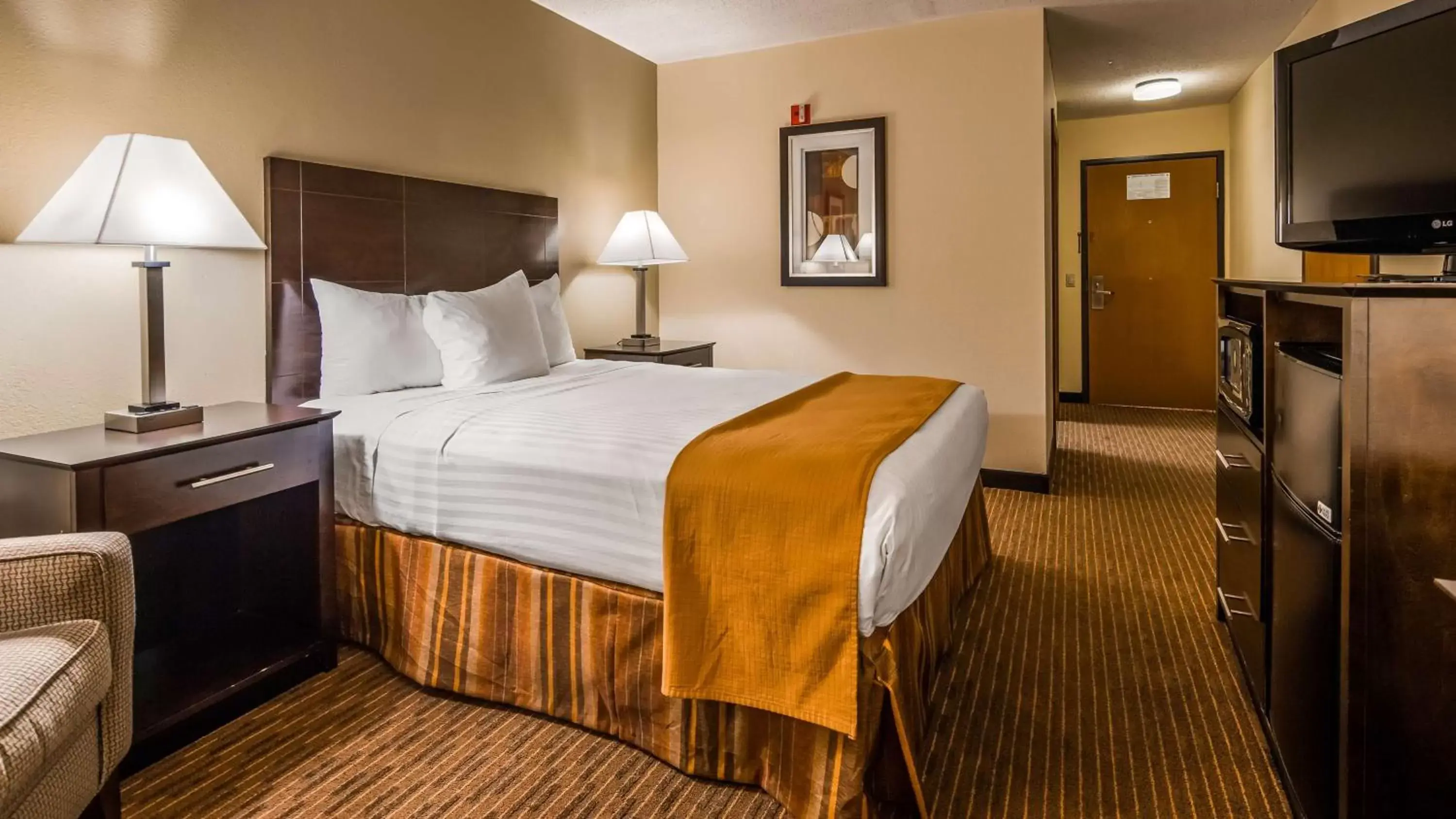 Photo of the whole room, Bed in Best Western Muncie Photo of the whole room, Bed in Best Western Muncie