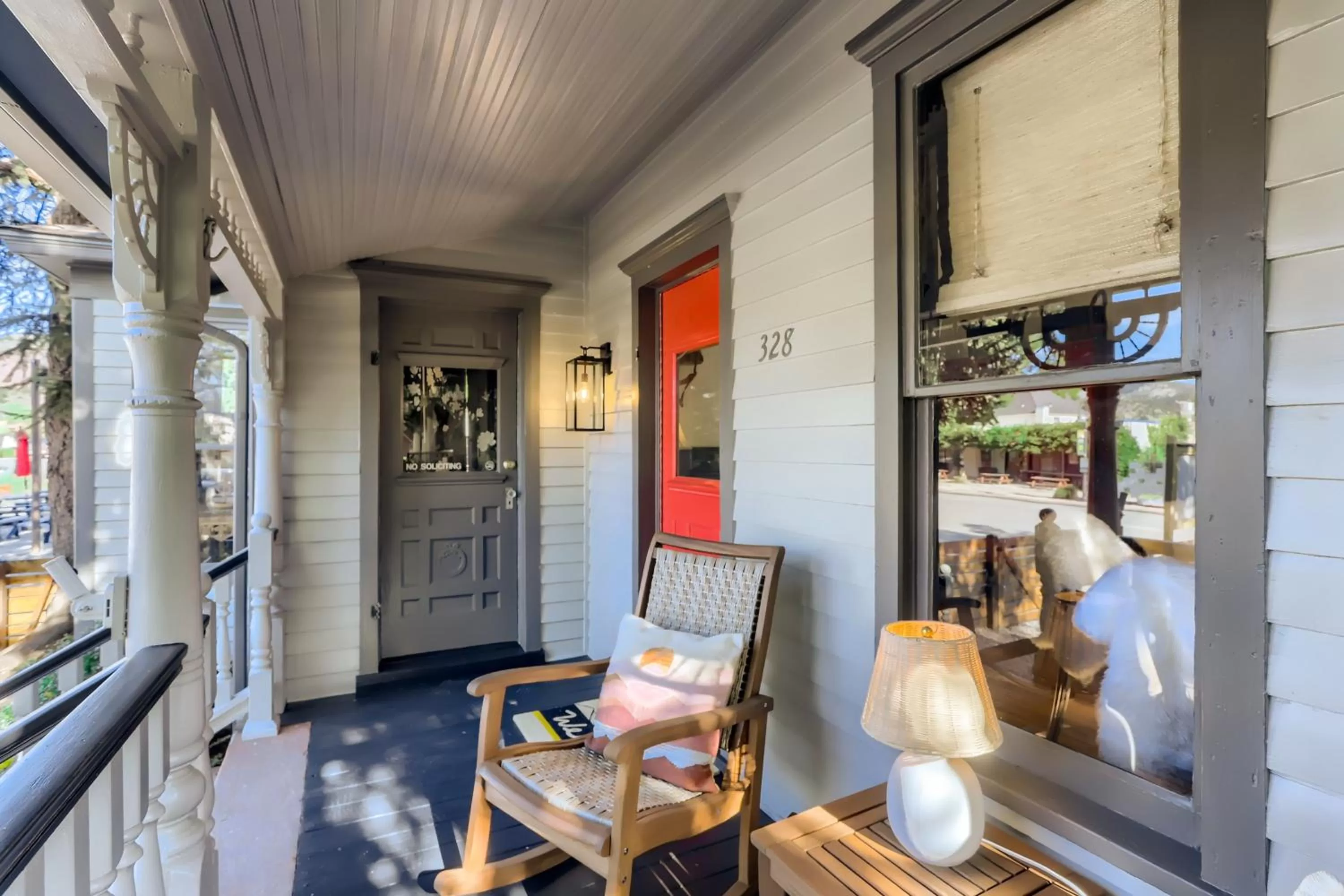 Facade/entrance in A-Lodge Lyons