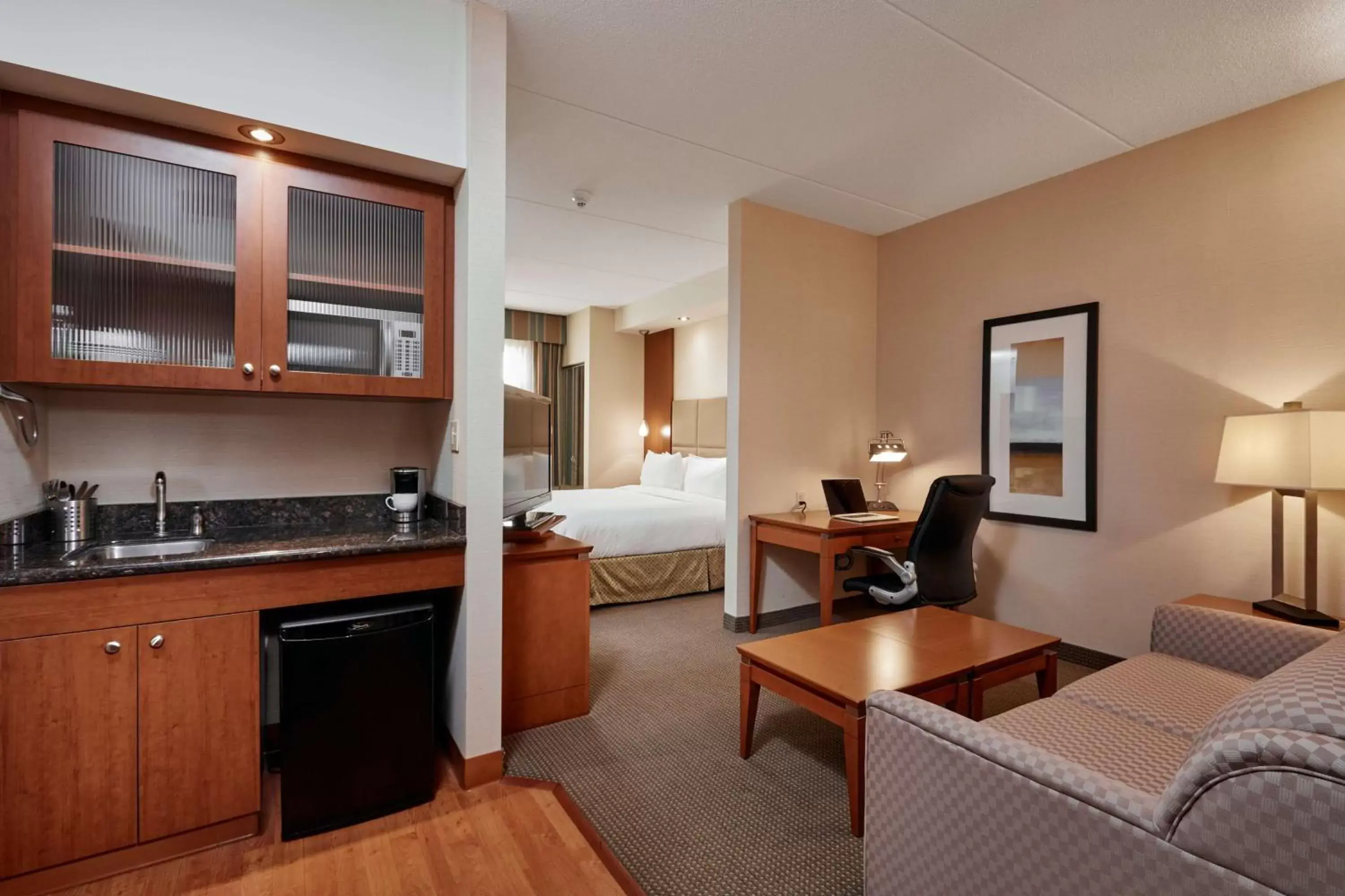 Photo of the whole room, Kitchen/Kitchenette in Best Western Plus Orangeville Inn & Suites