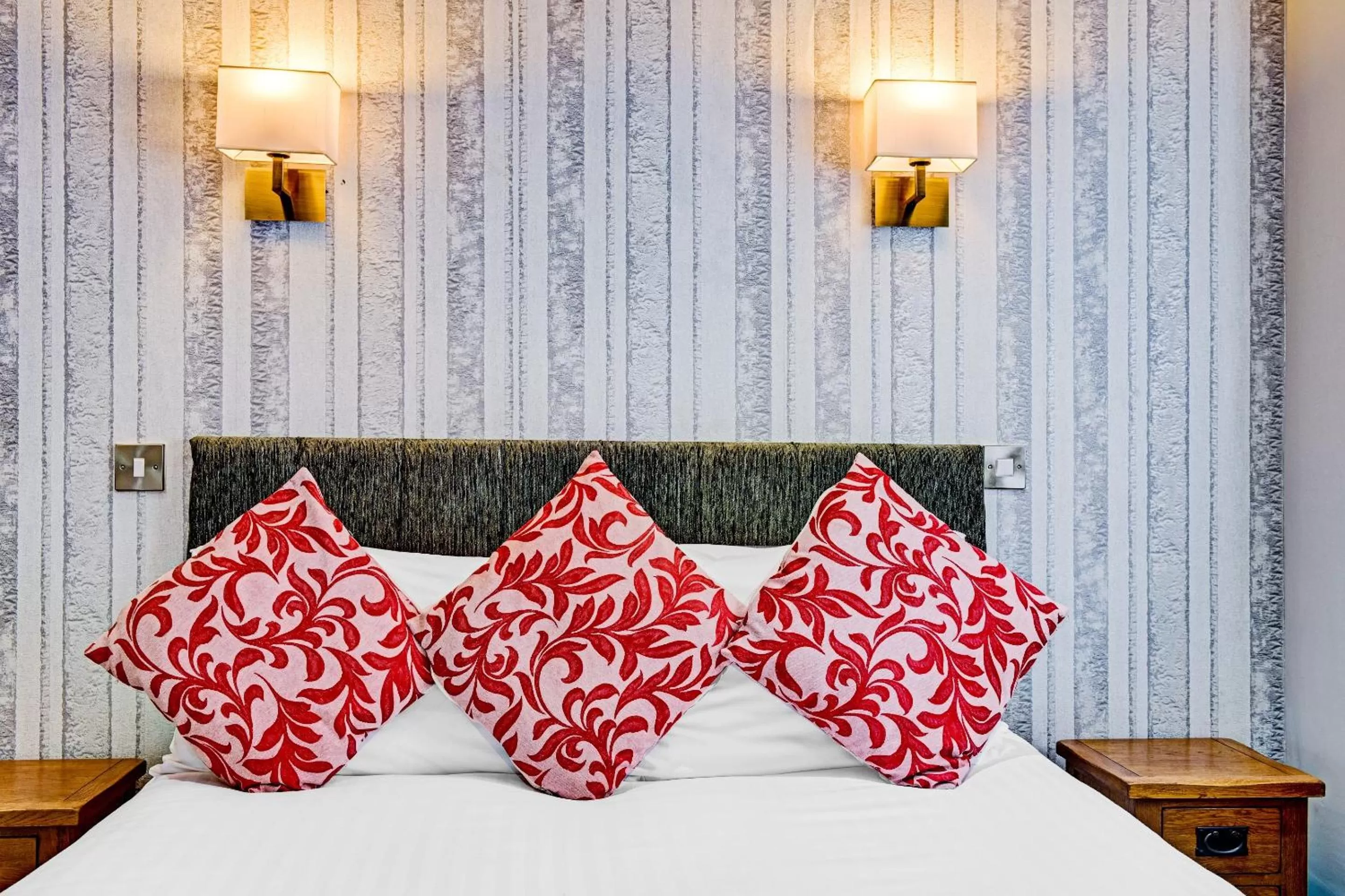 Bedroom, Bed in OYO Dovecote Hotel