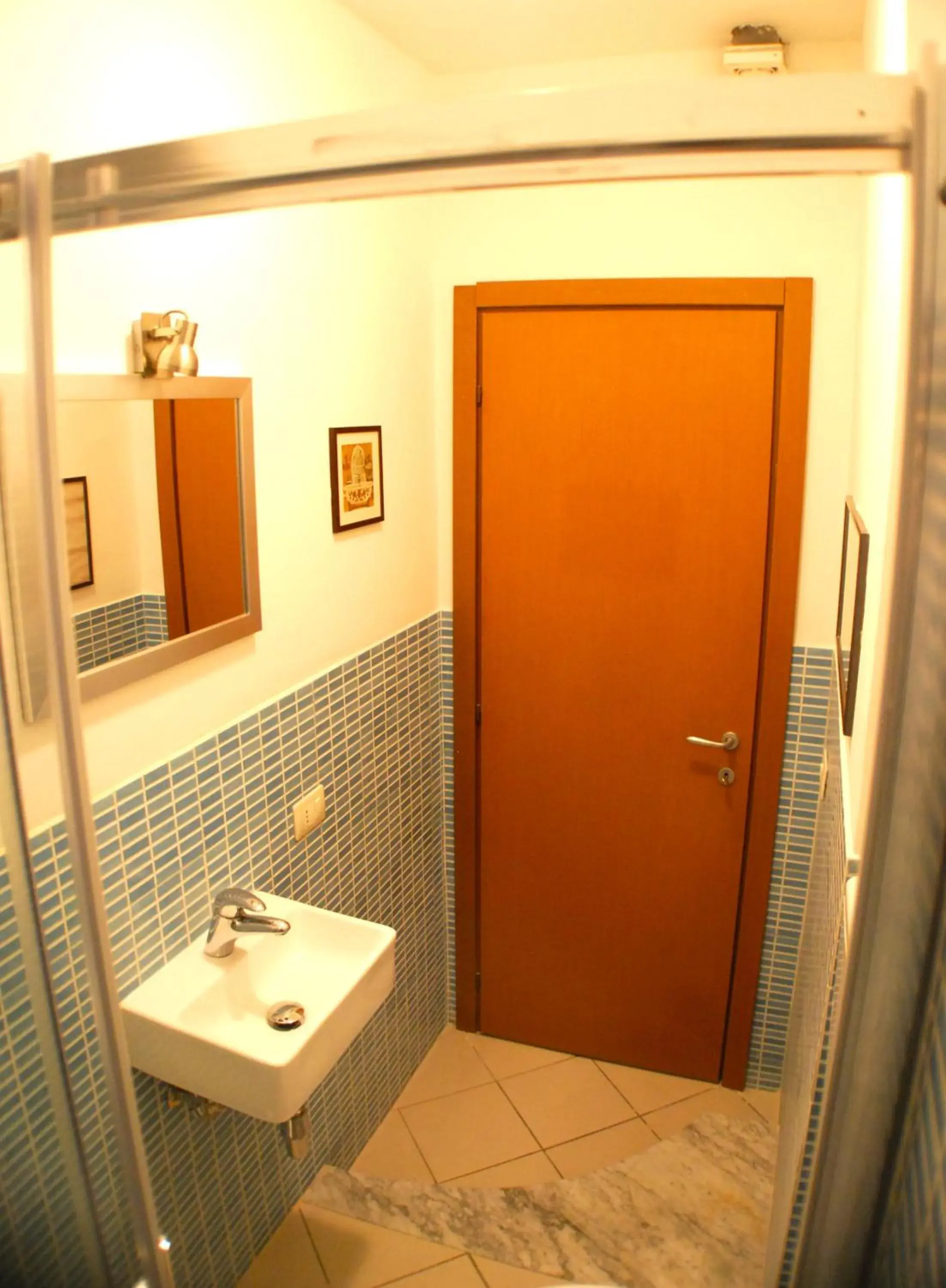 Bathroom in Albergo Teatro