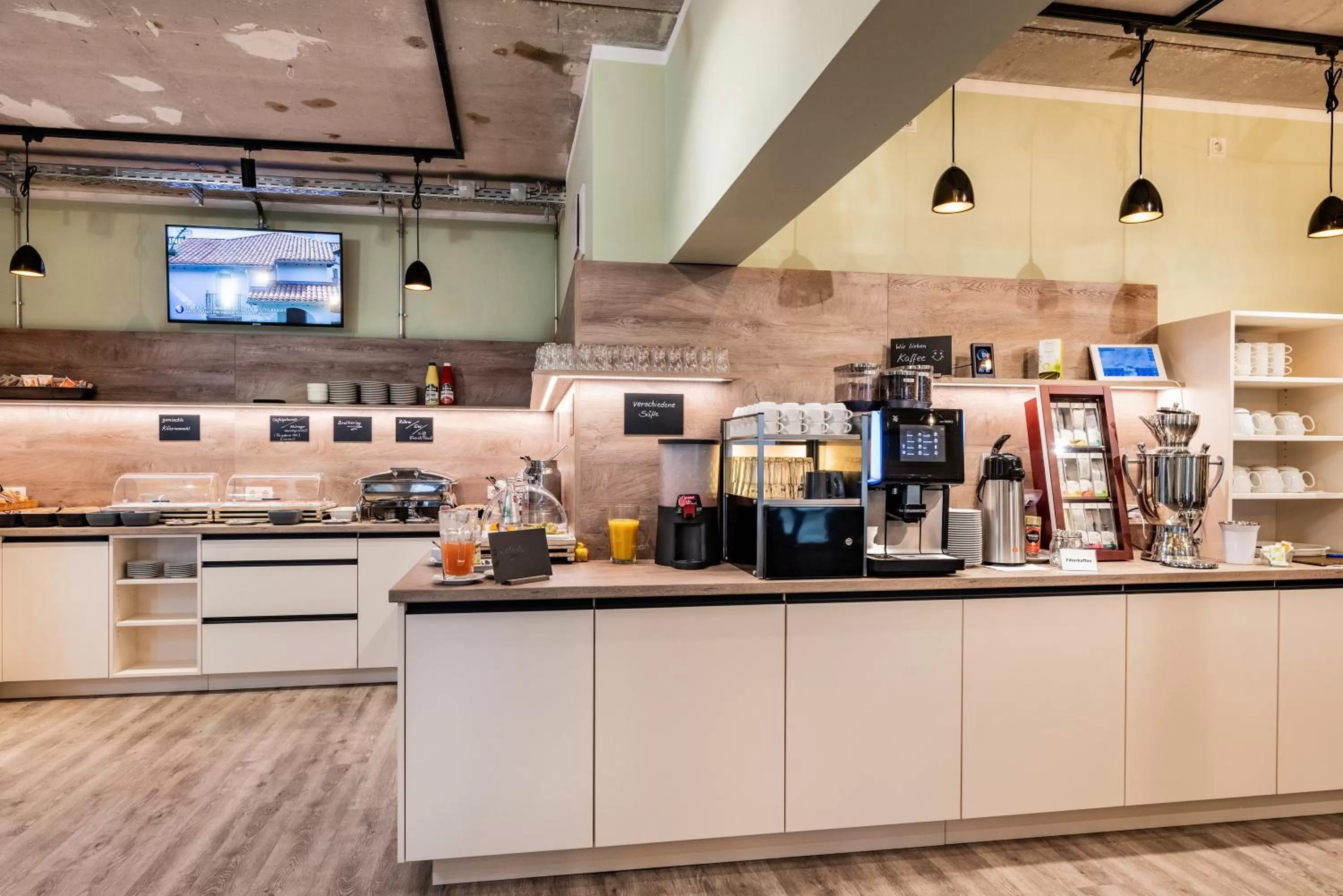 Breakfast, Kitchen/Kitchenette in Hotel am Markt