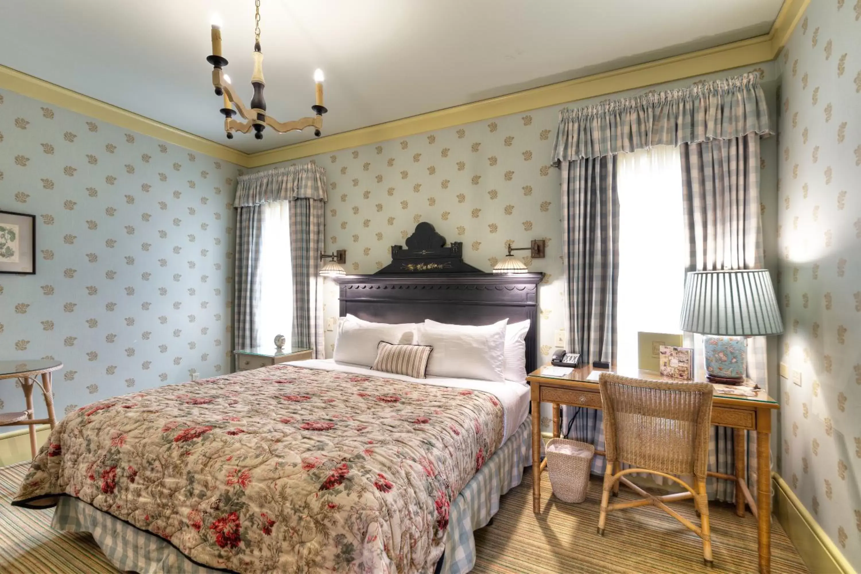 Bed in Tallman Hotel Bed in Tallman Hotel