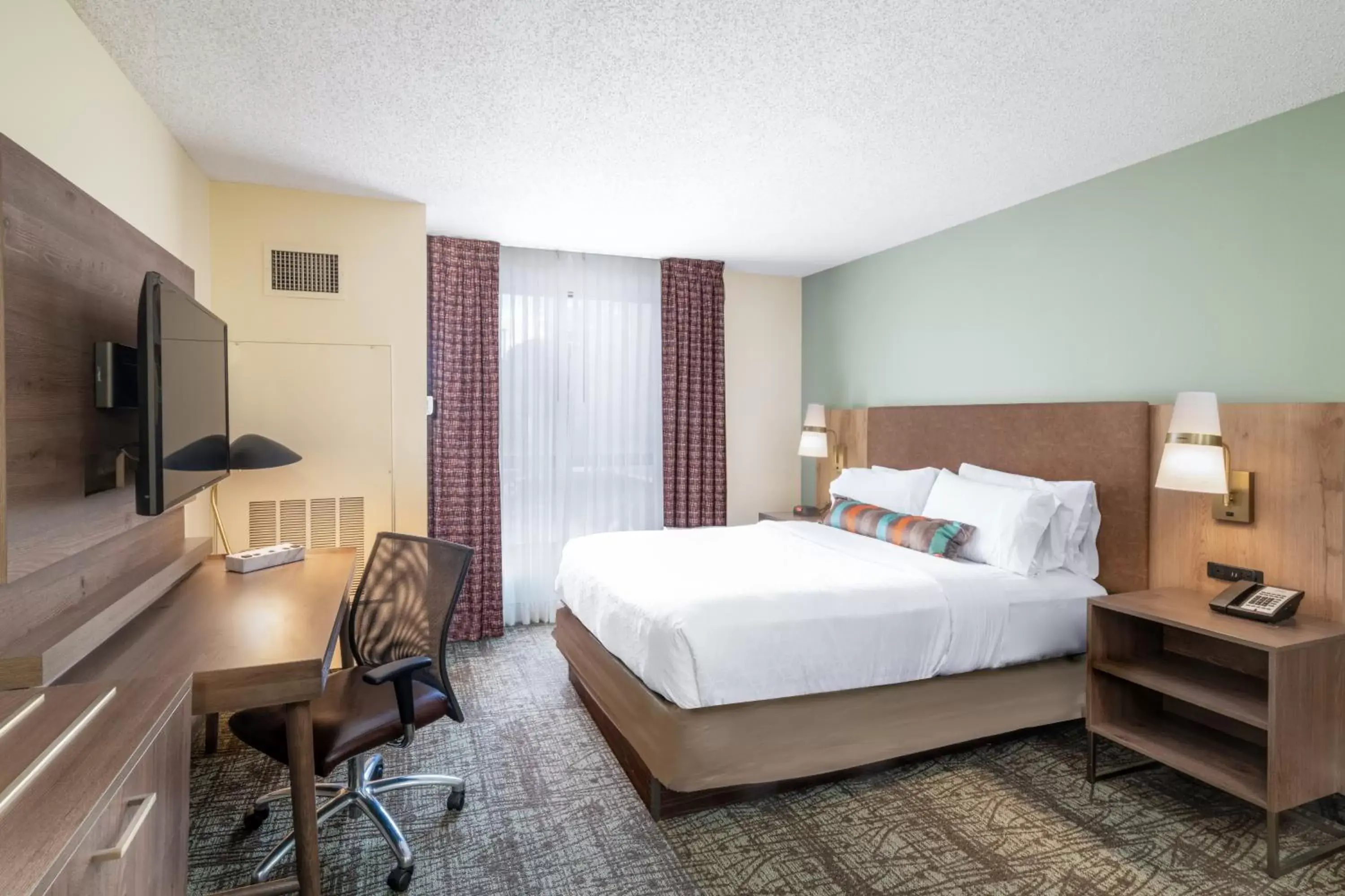 Bed in Staybridge Suites Memphis-Poplar Ave East by IHG Bed in Staybridge Suites Memphis-Poplar Ave East by IHG