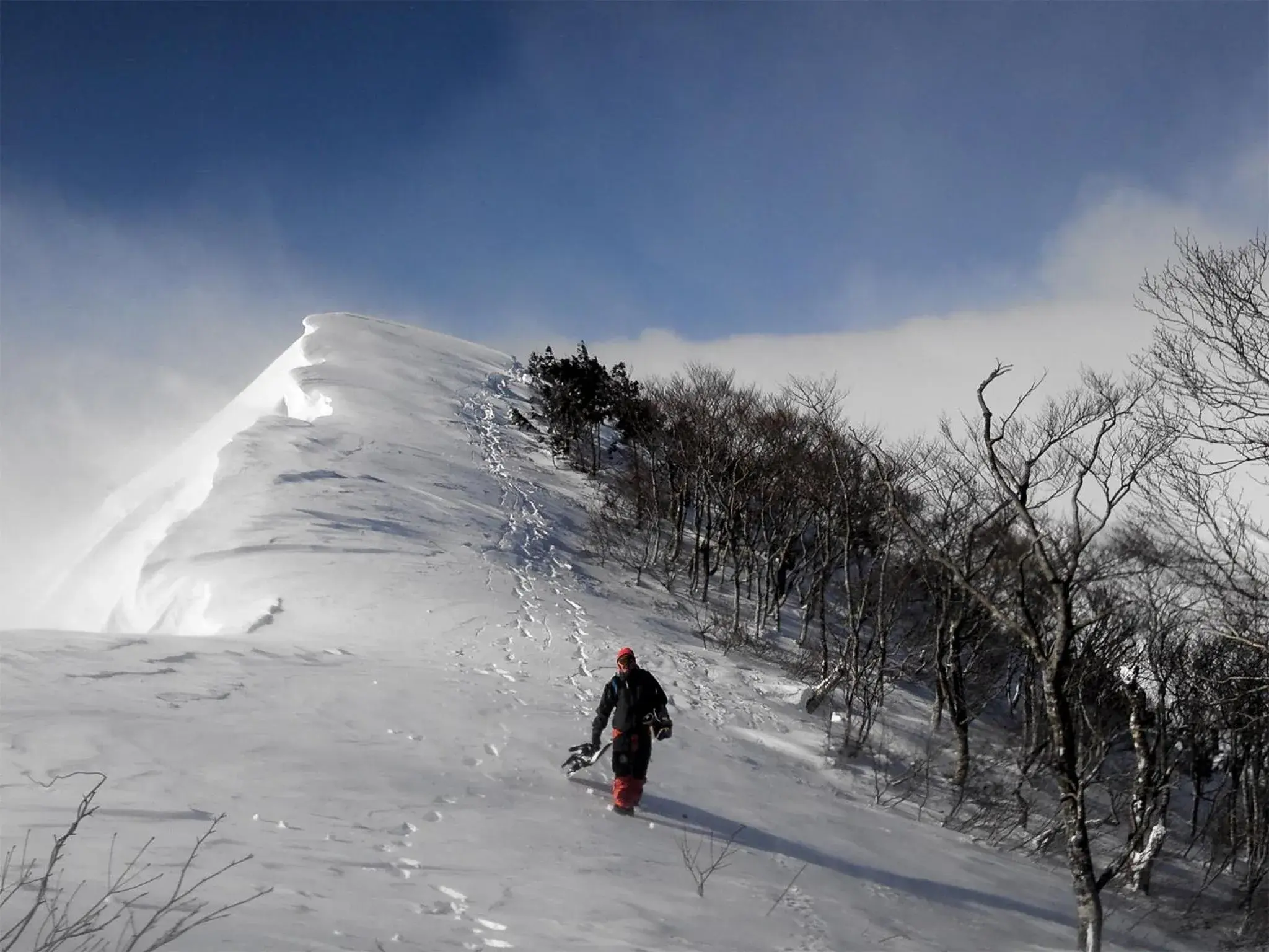 Skiing in Tenjin Lodge