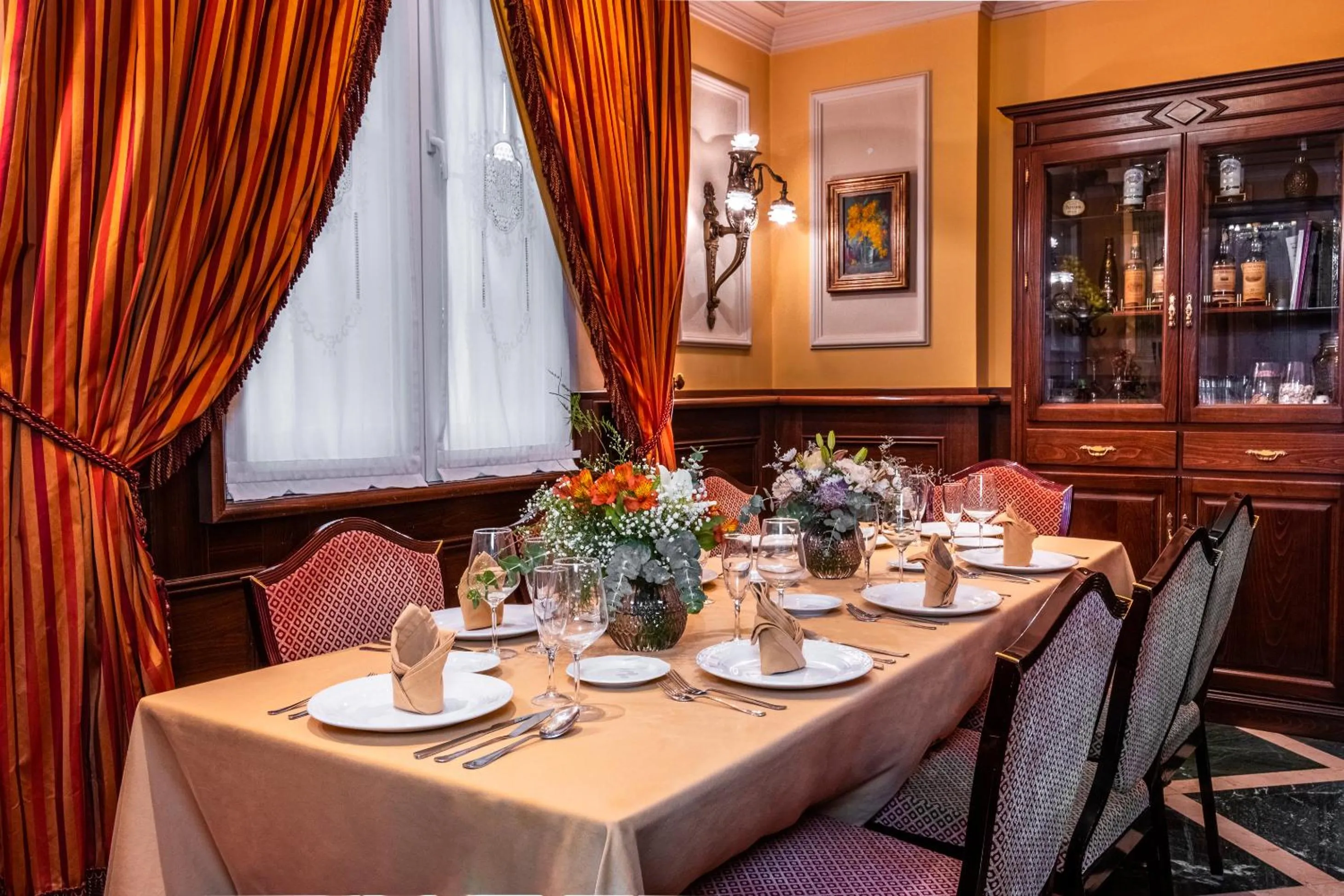 Lounge or bar in Hotel Reina Cristina