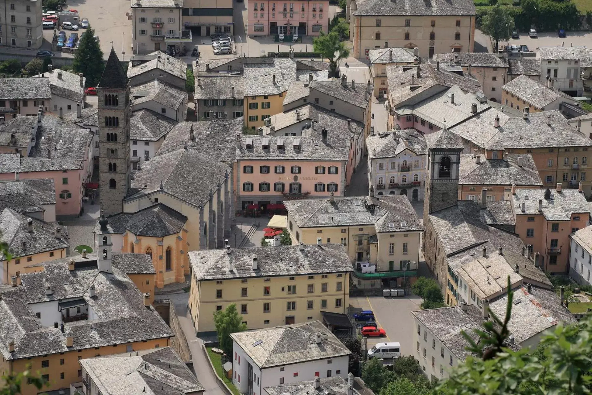 Neighbourhood, Bird's-eye View in Hotel Centrale, Typically Swiss