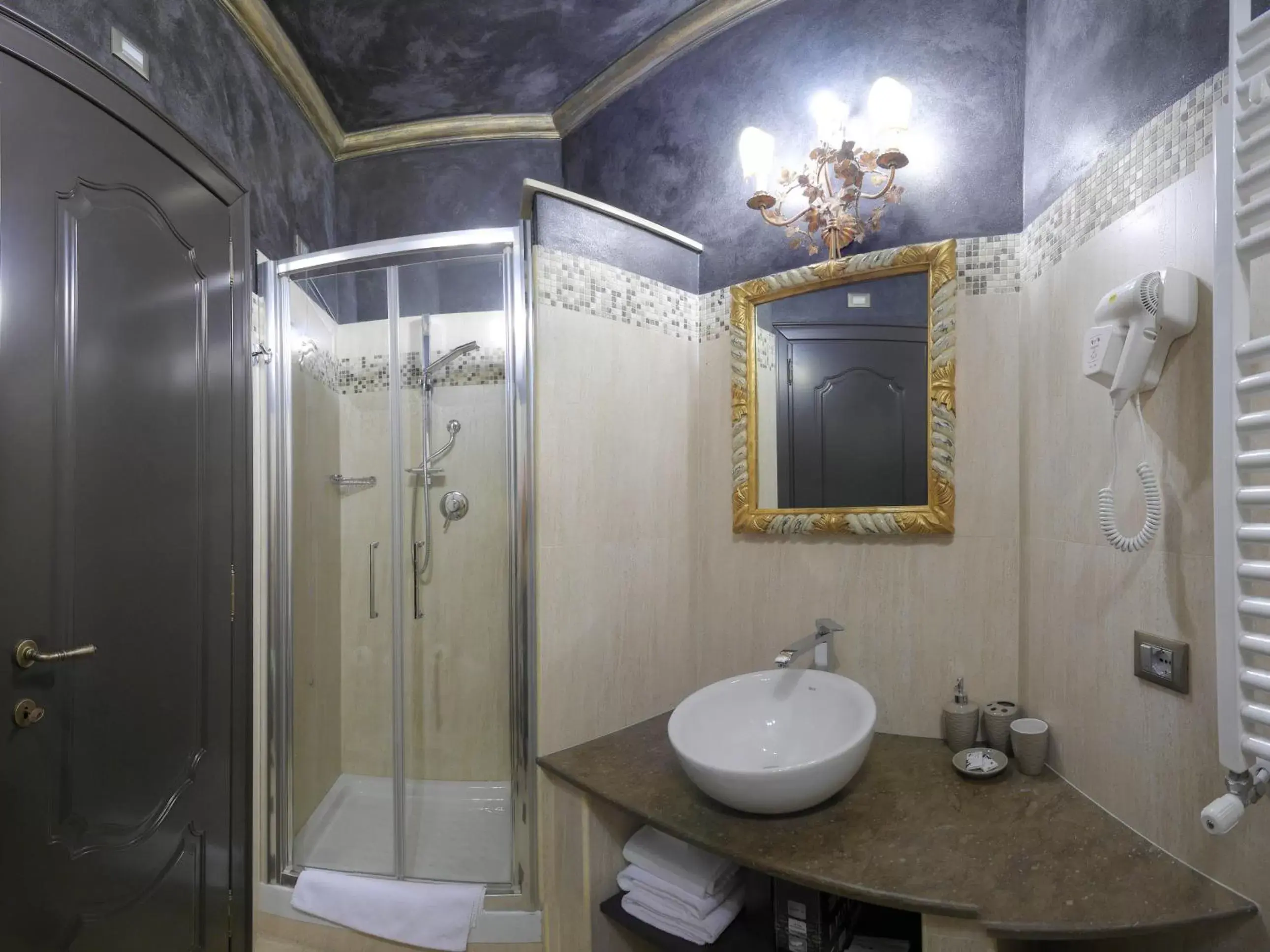 Bathroom in Antica Dimora Delle Cinque Lune