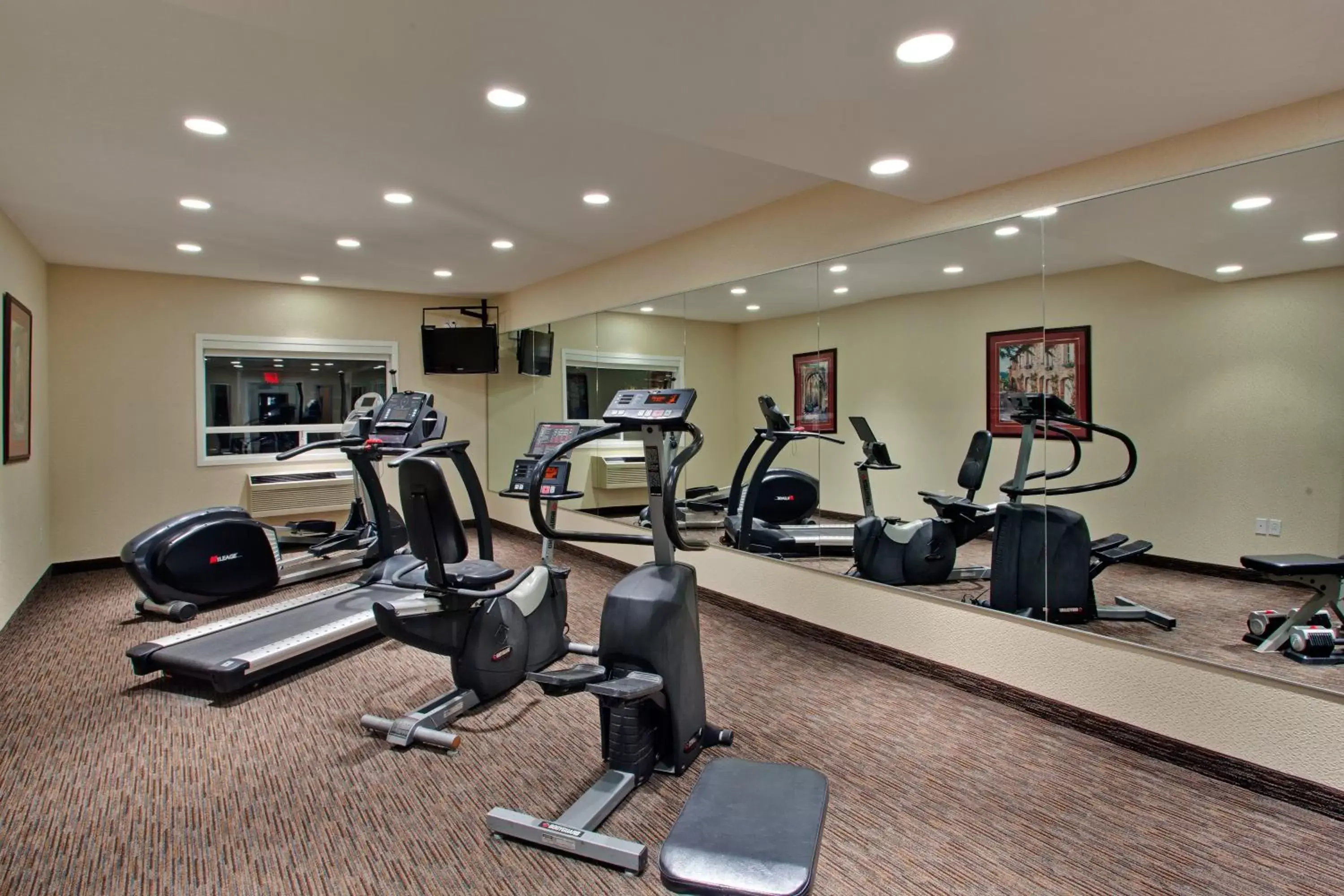 Fitness centre/facilities, Fitness Center/Facilities in Holiday Inn Express Calgary South, an IHG Hotel