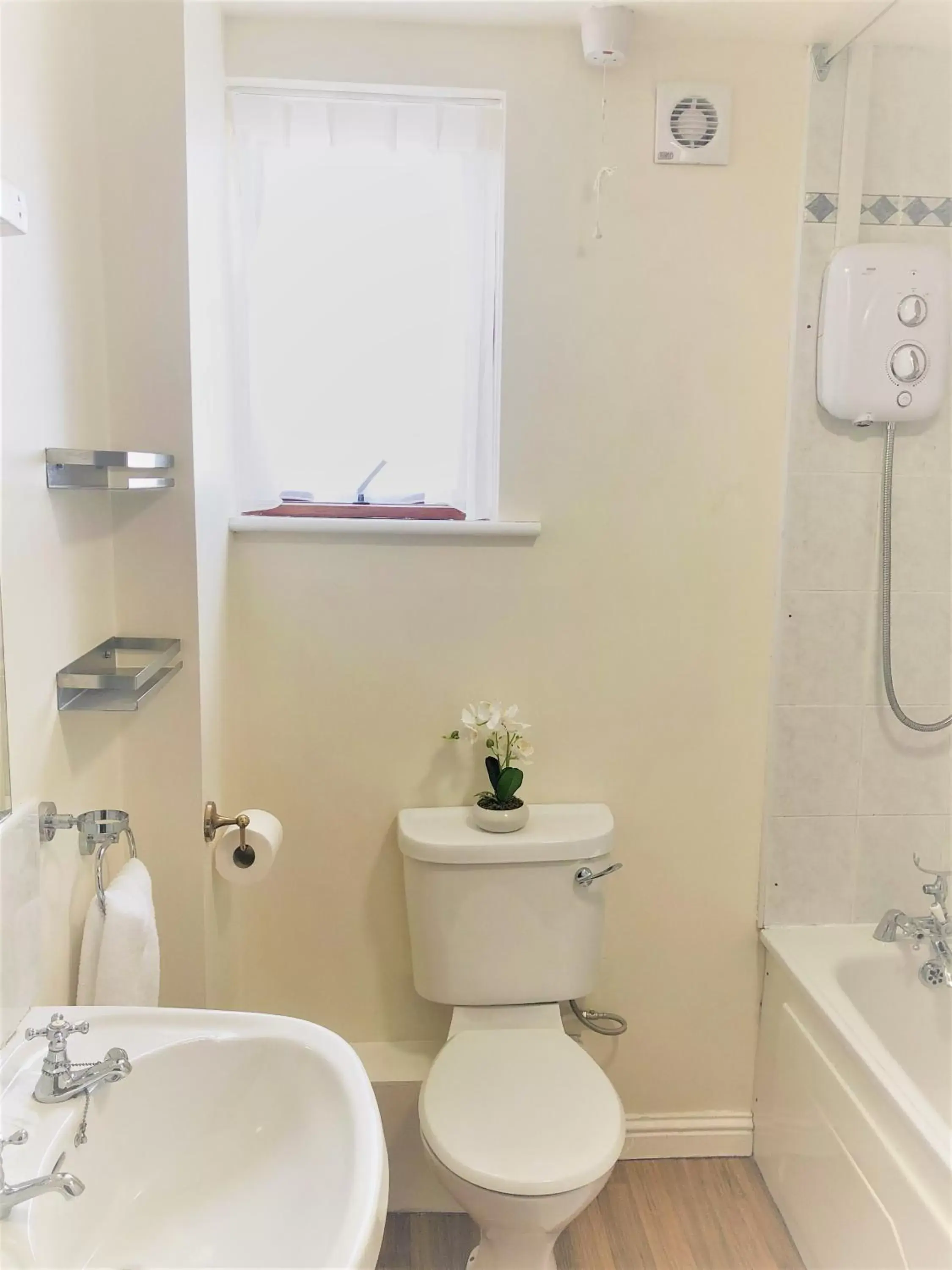 Bathroom in Railway Avenue Rooms