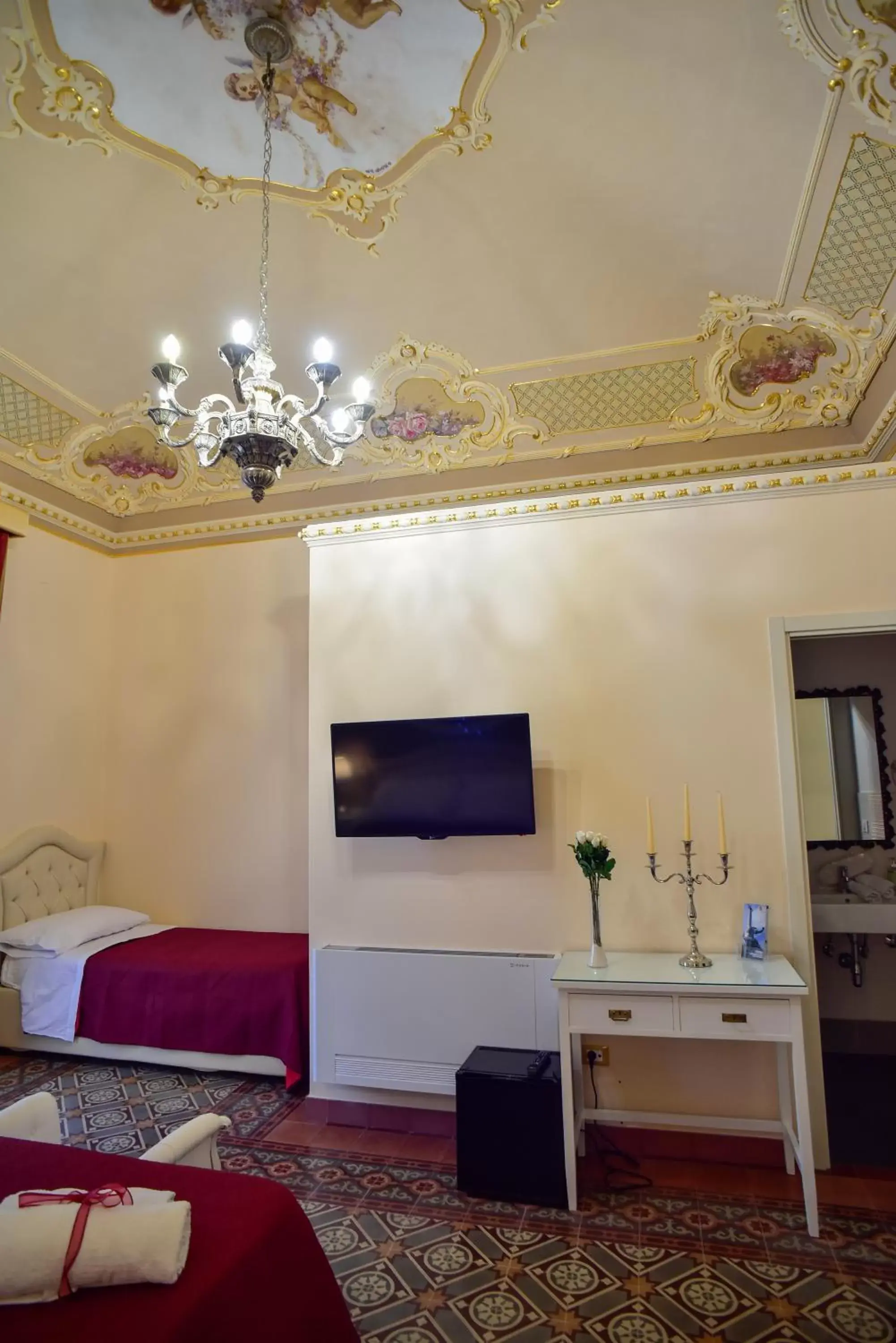 Photo of the whole room, TV/Entertainment Center in Palazzo degli Affreschi