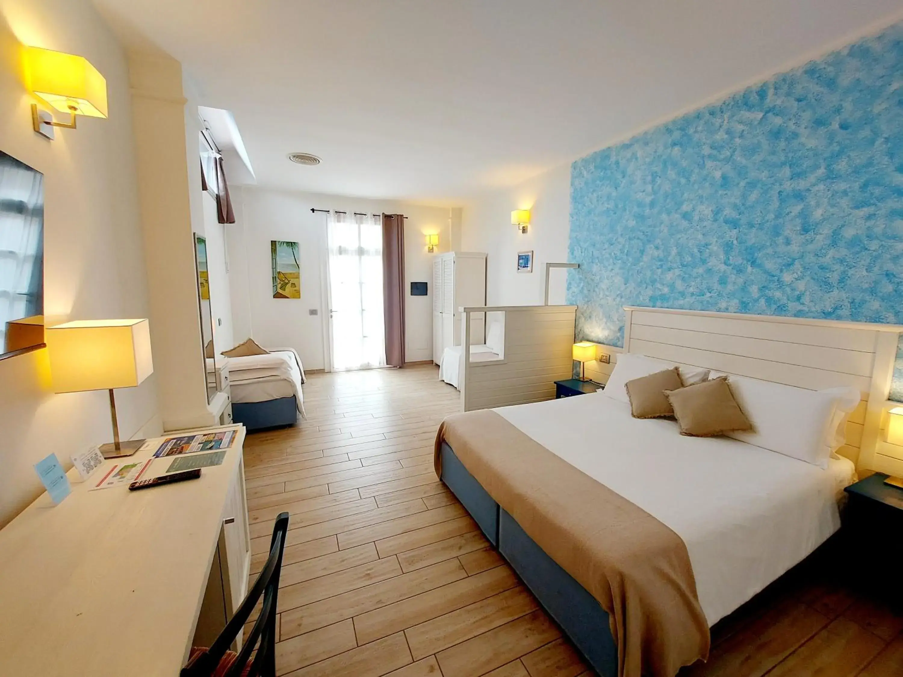 Photo of the whole room, Bed in Hotel La Villa Del Mare