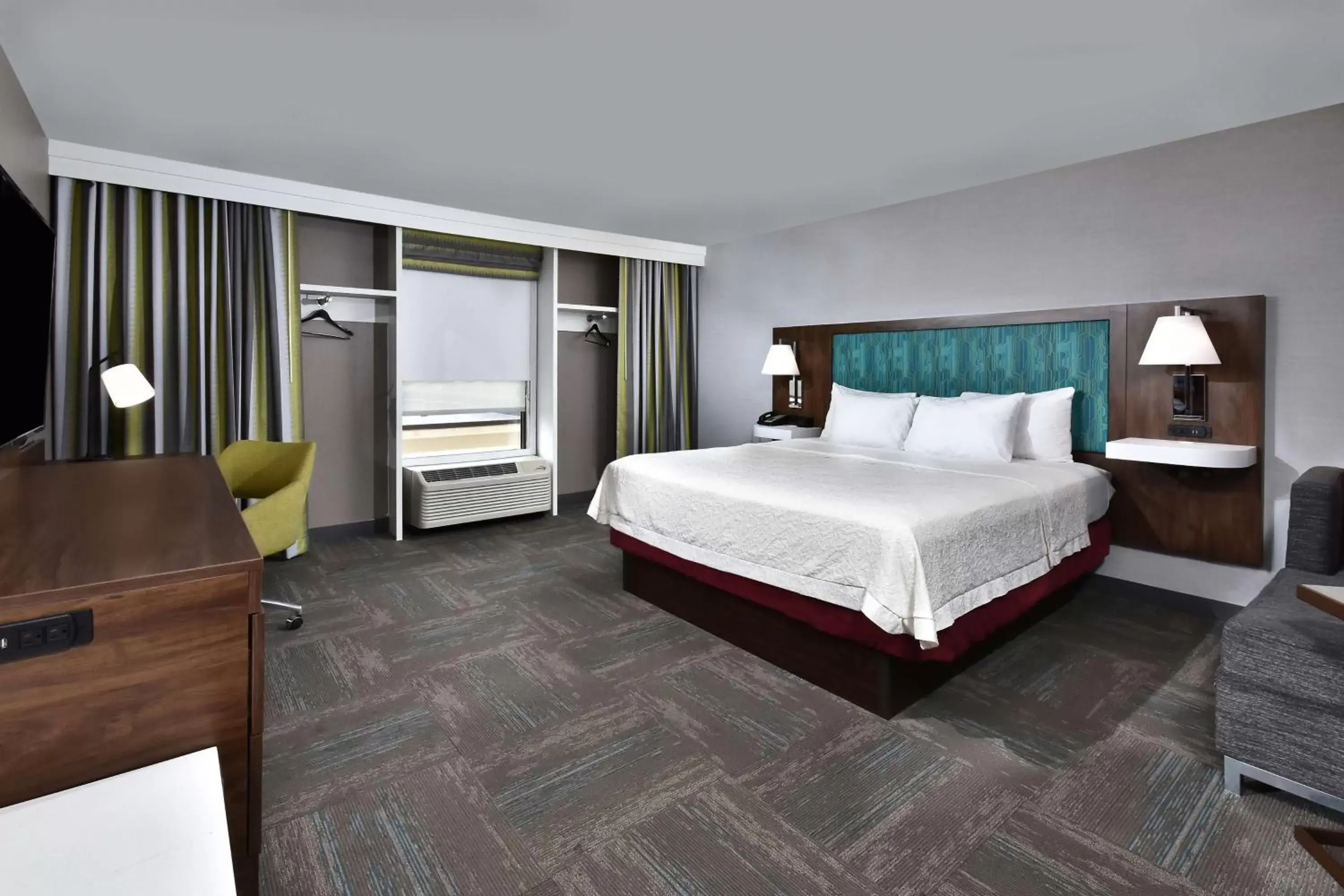 Deluxe King Room in Hampton Inn Princeton Deluxe King Room in Hampton Inn Princeton