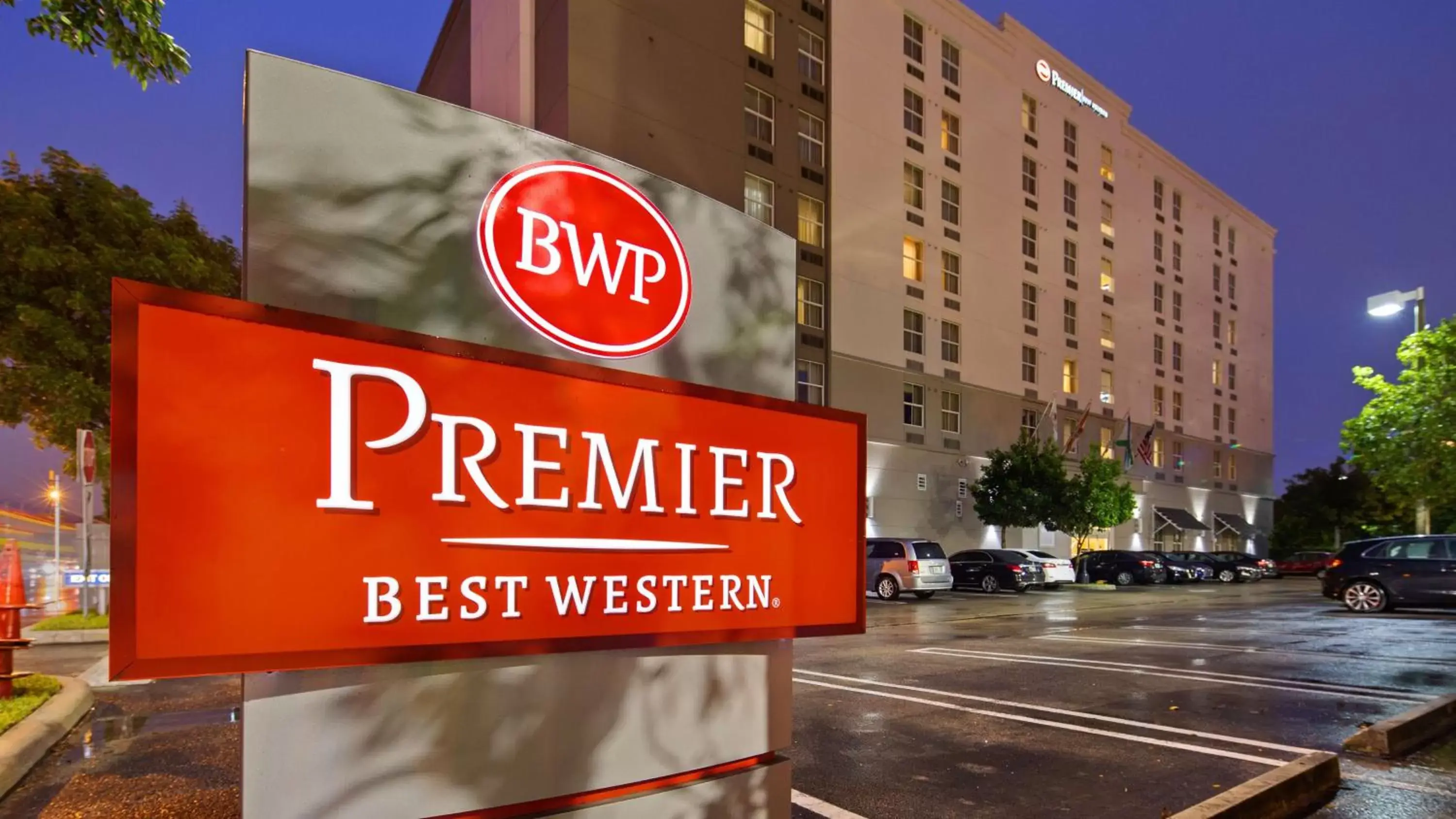 Property building in Best Western Premier Miami International Airport Hotel & Suites Coral Gables