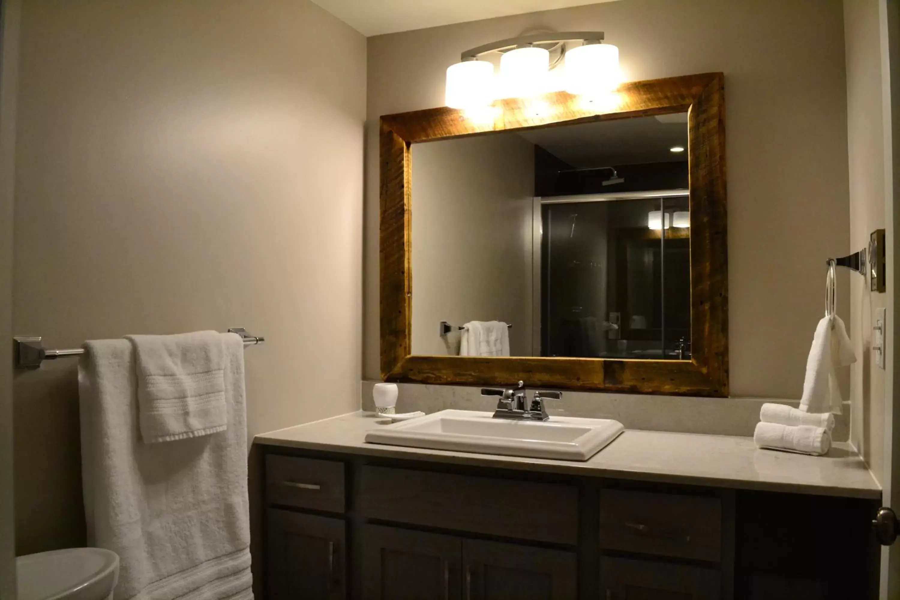 Bathroom in Lake Placid Inn: Residences