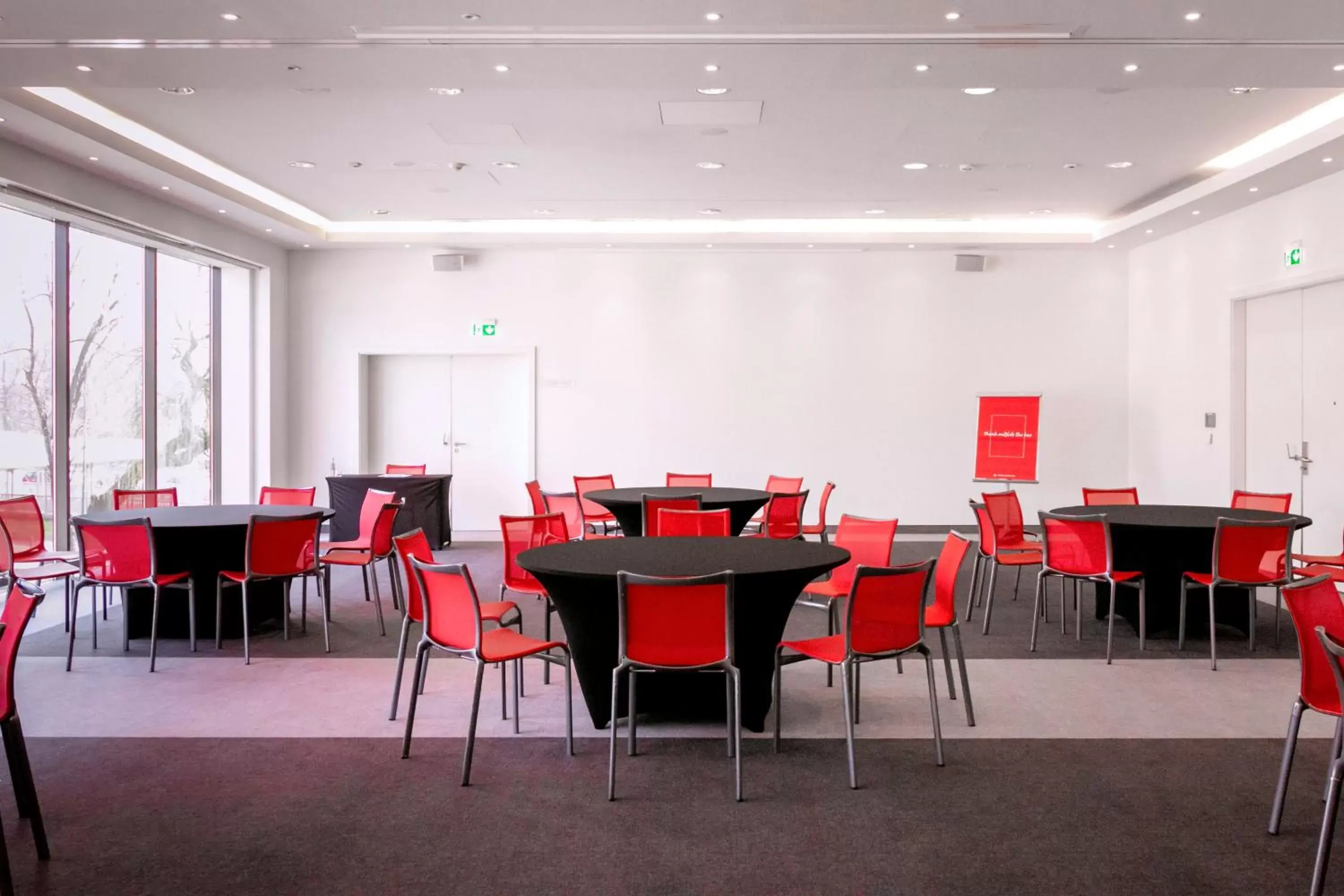 Meeting/conference room, Restaurant/Places to Eat in Vienna House Easy by Wyndham Katowice