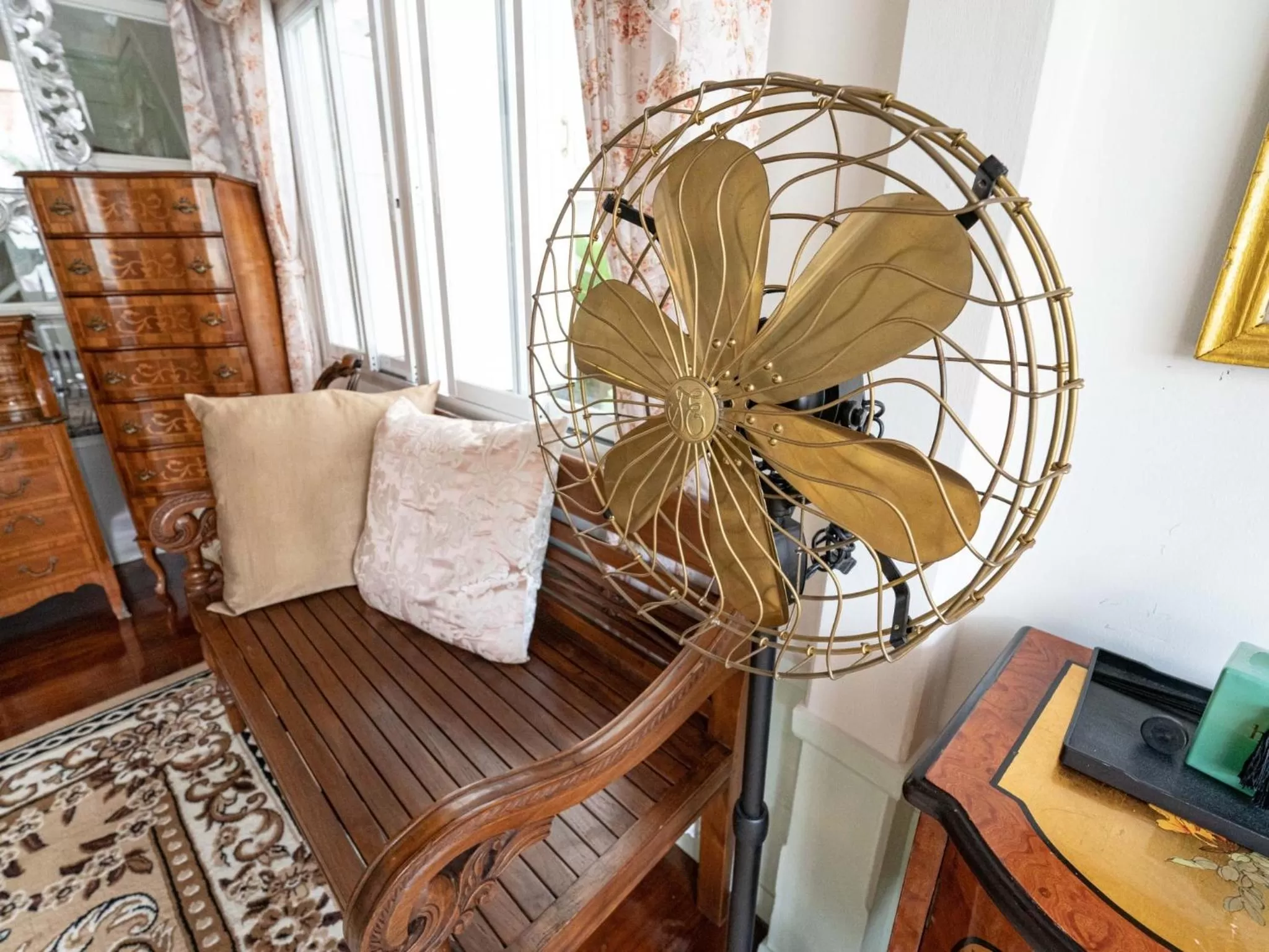 Living room in RoomQuest Rim Praya Dinsor Road