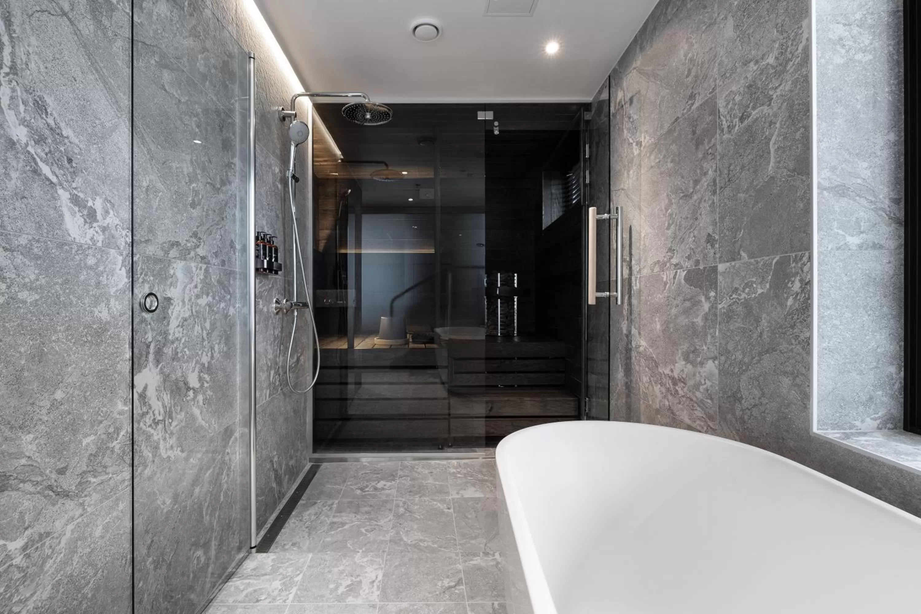 Shower, Bed in Lapland Hotels Arena