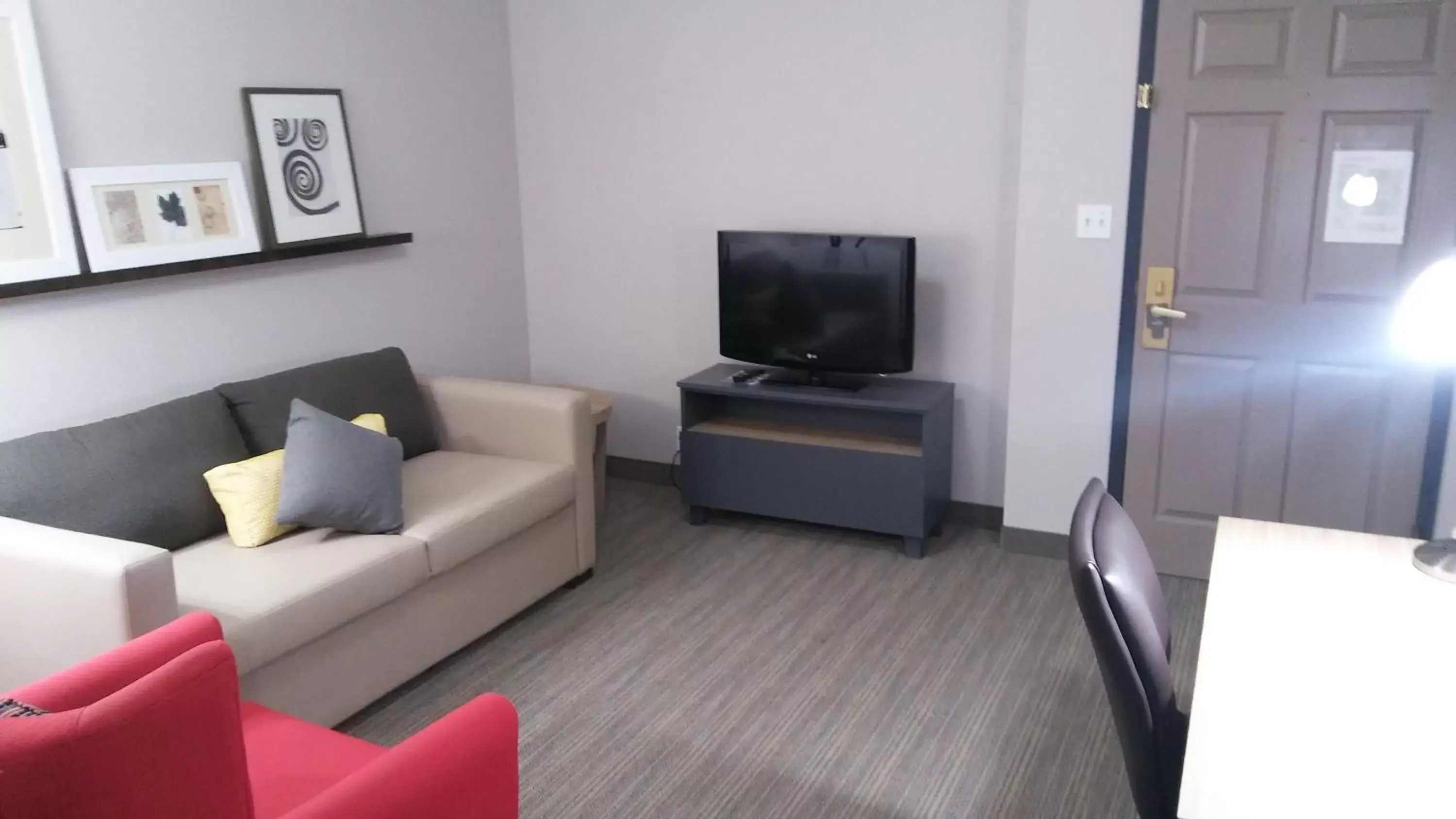 Seating Area in Country Inn & Suites by Radisson, Roanoke, VA