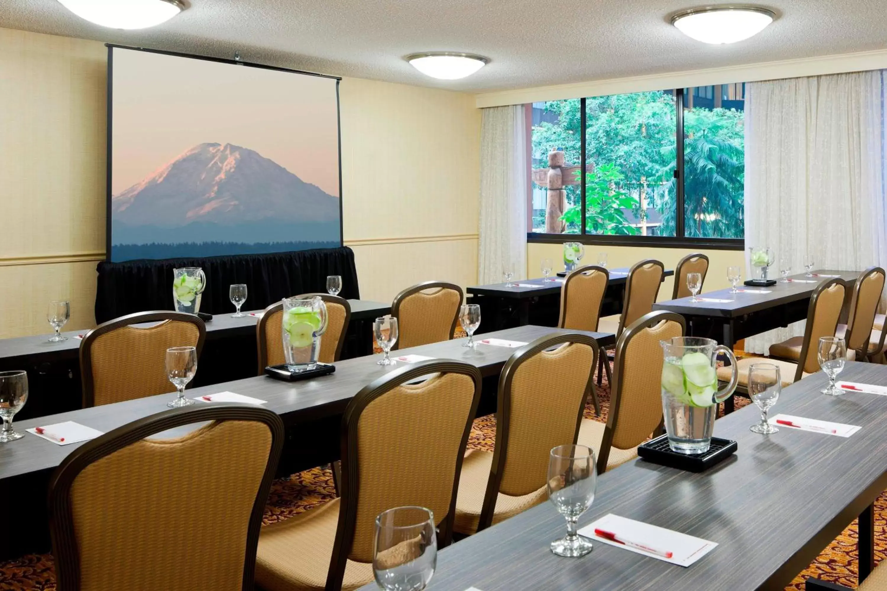 Meeting/conference room in Seattle Airport Marriott