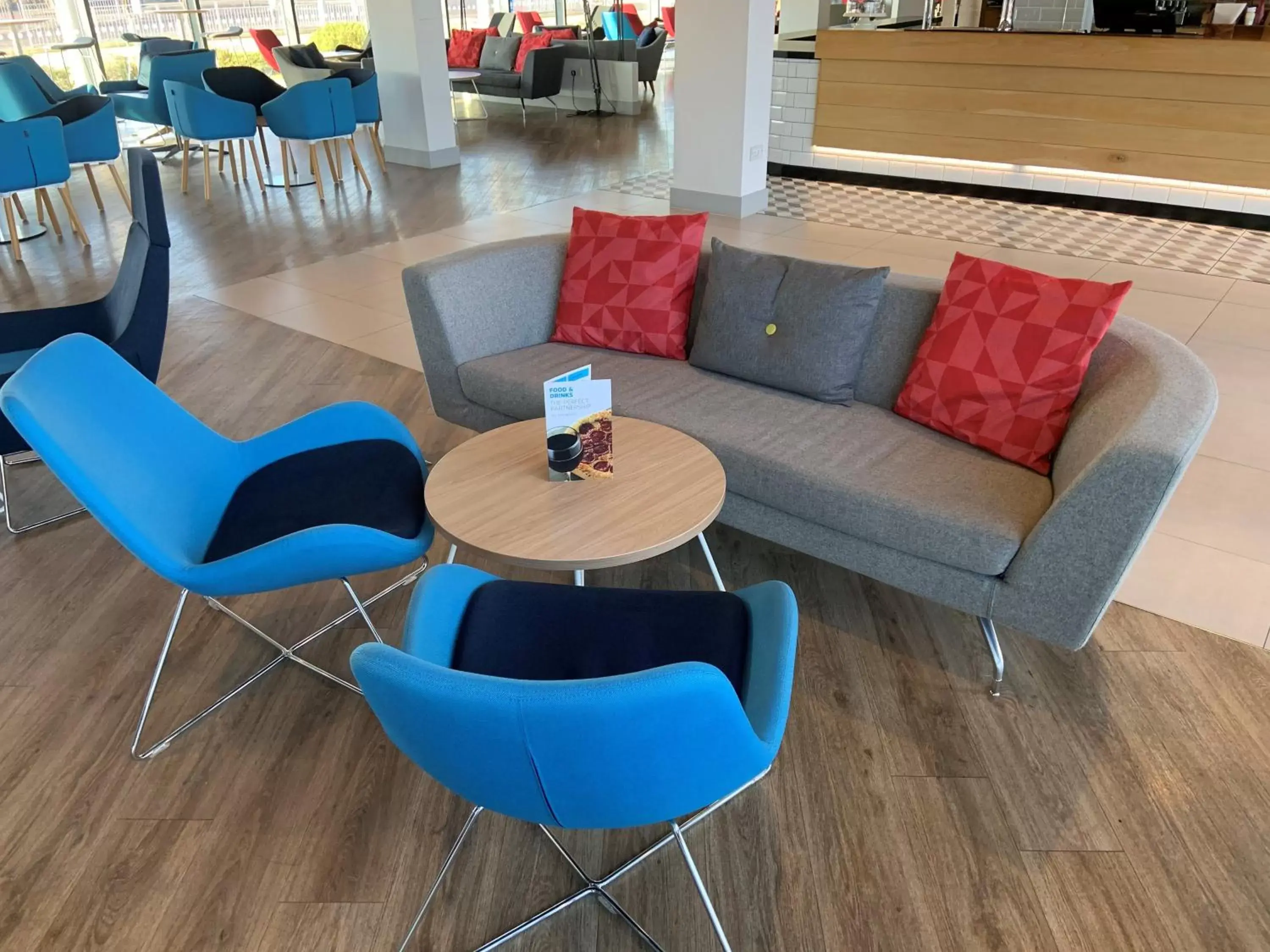 Lobby or reception, Seating Area in Holiday Inn Express - Manchester - TRAFFORDCITY, an IHG Hotel