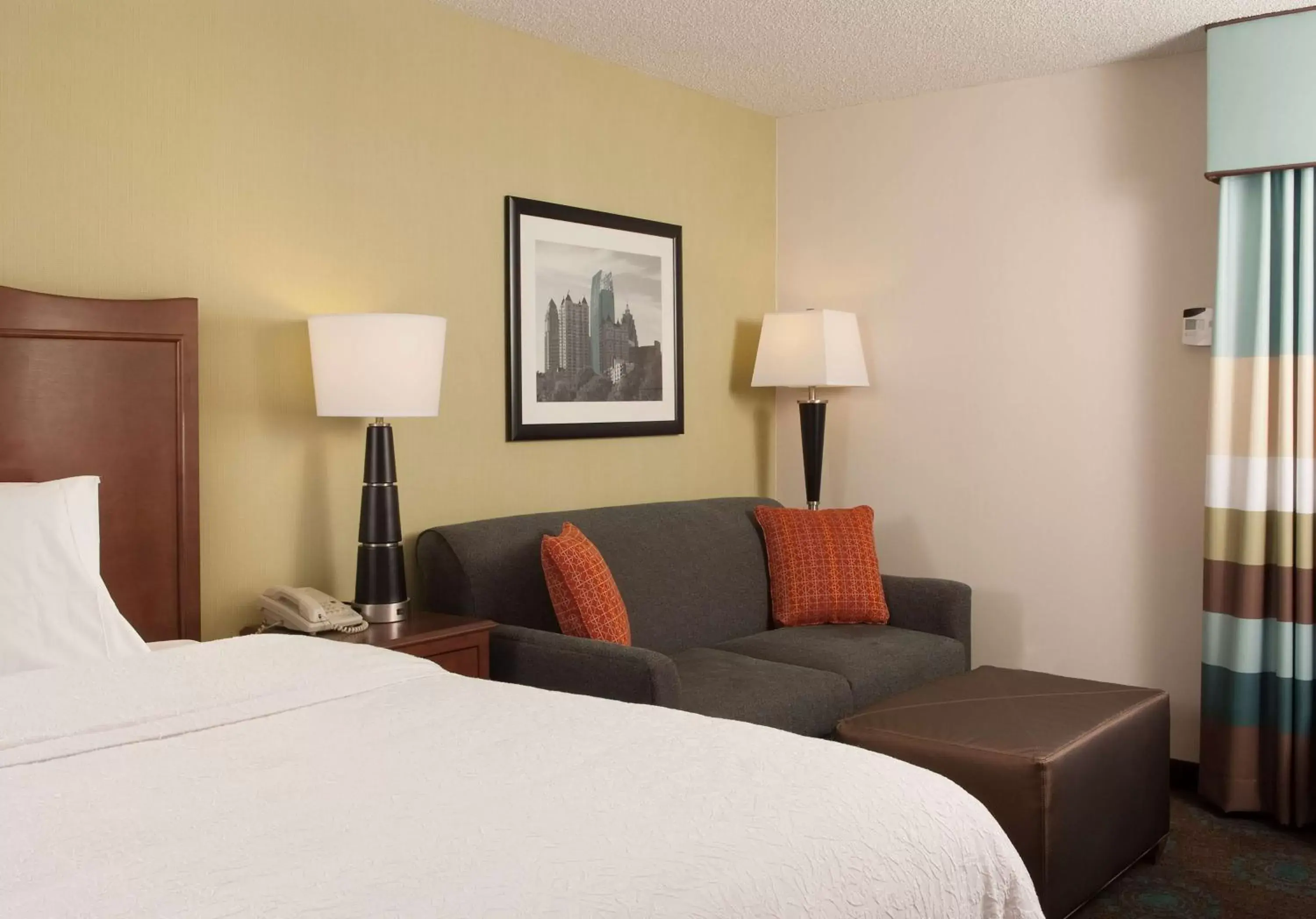 Bed in Hampton Inn Atlanta-North Druid Hills