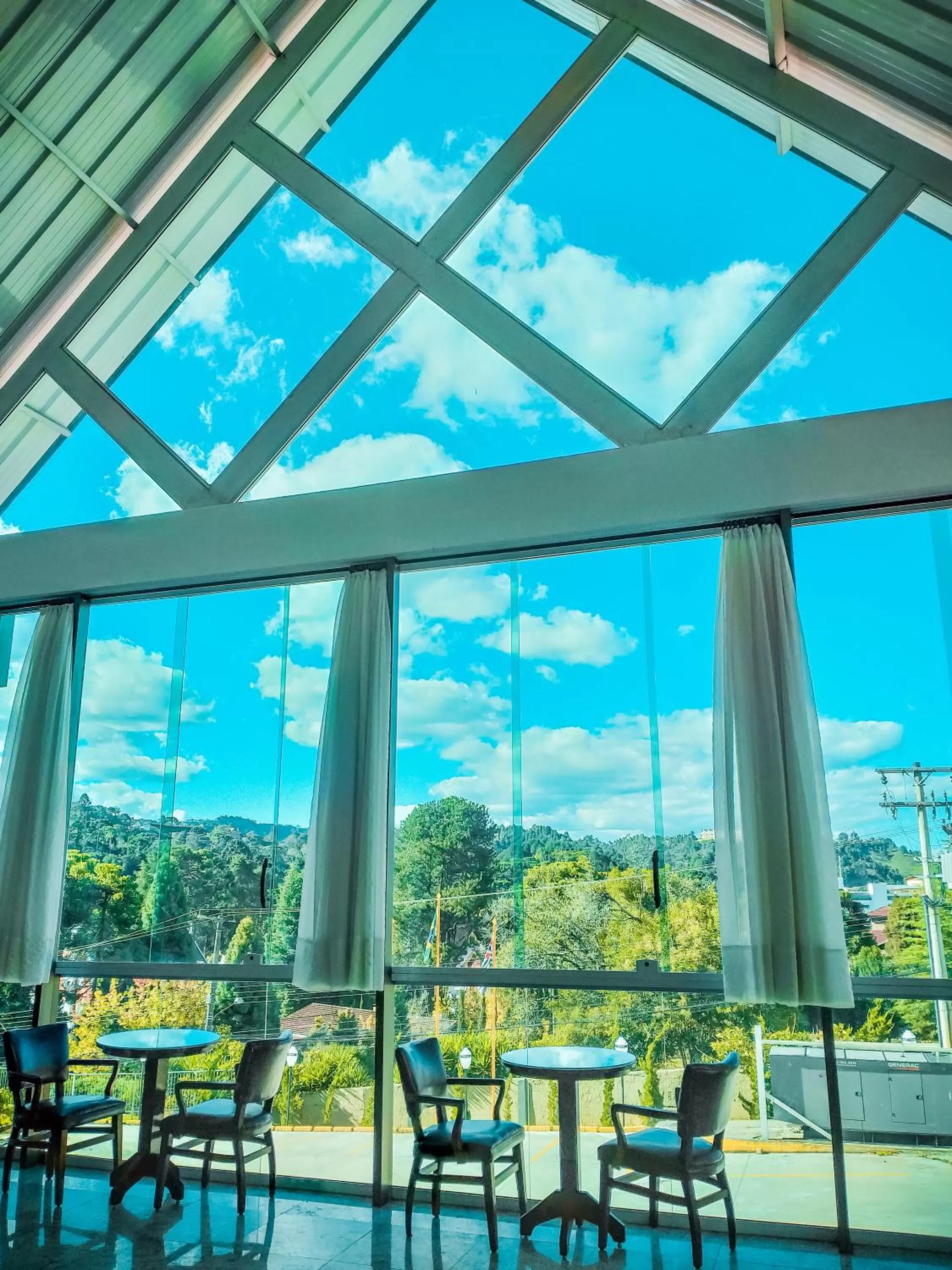 Property building in Hotel Dan Inn Campos do Jordão