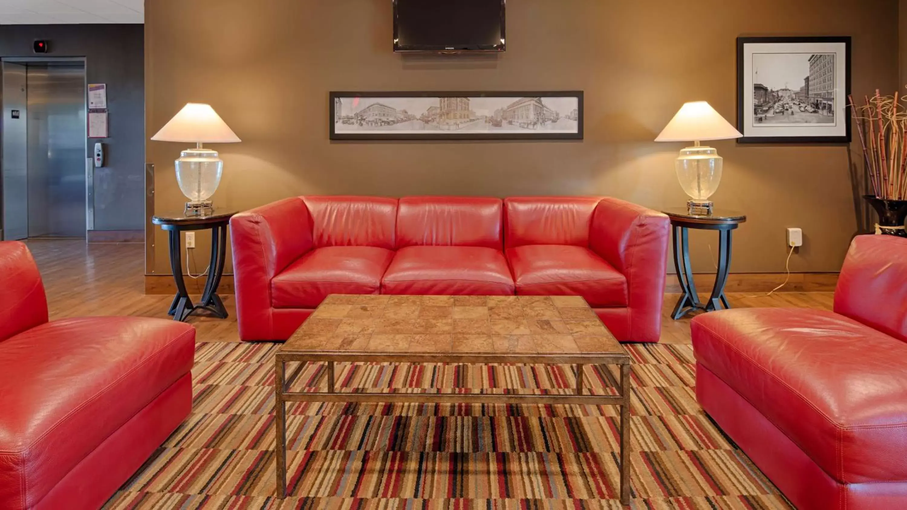 Lobby or reception, Seating Area in Best Western Blairmore