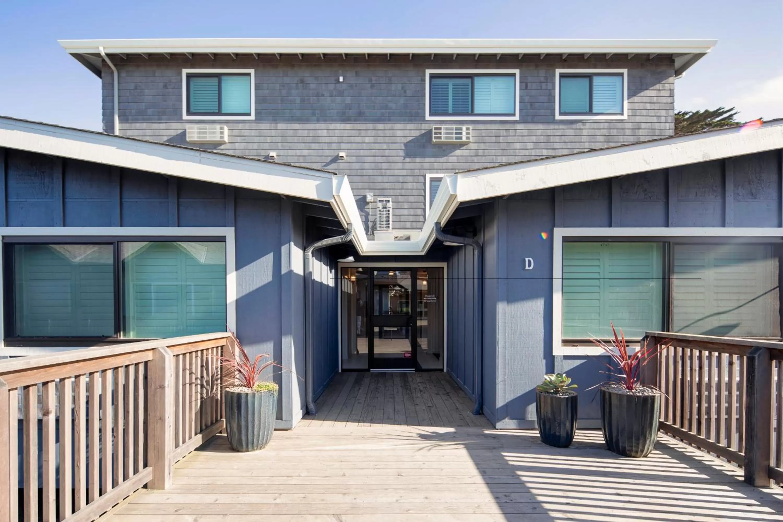 Facade/entrance in Inn At Moss Landing Point