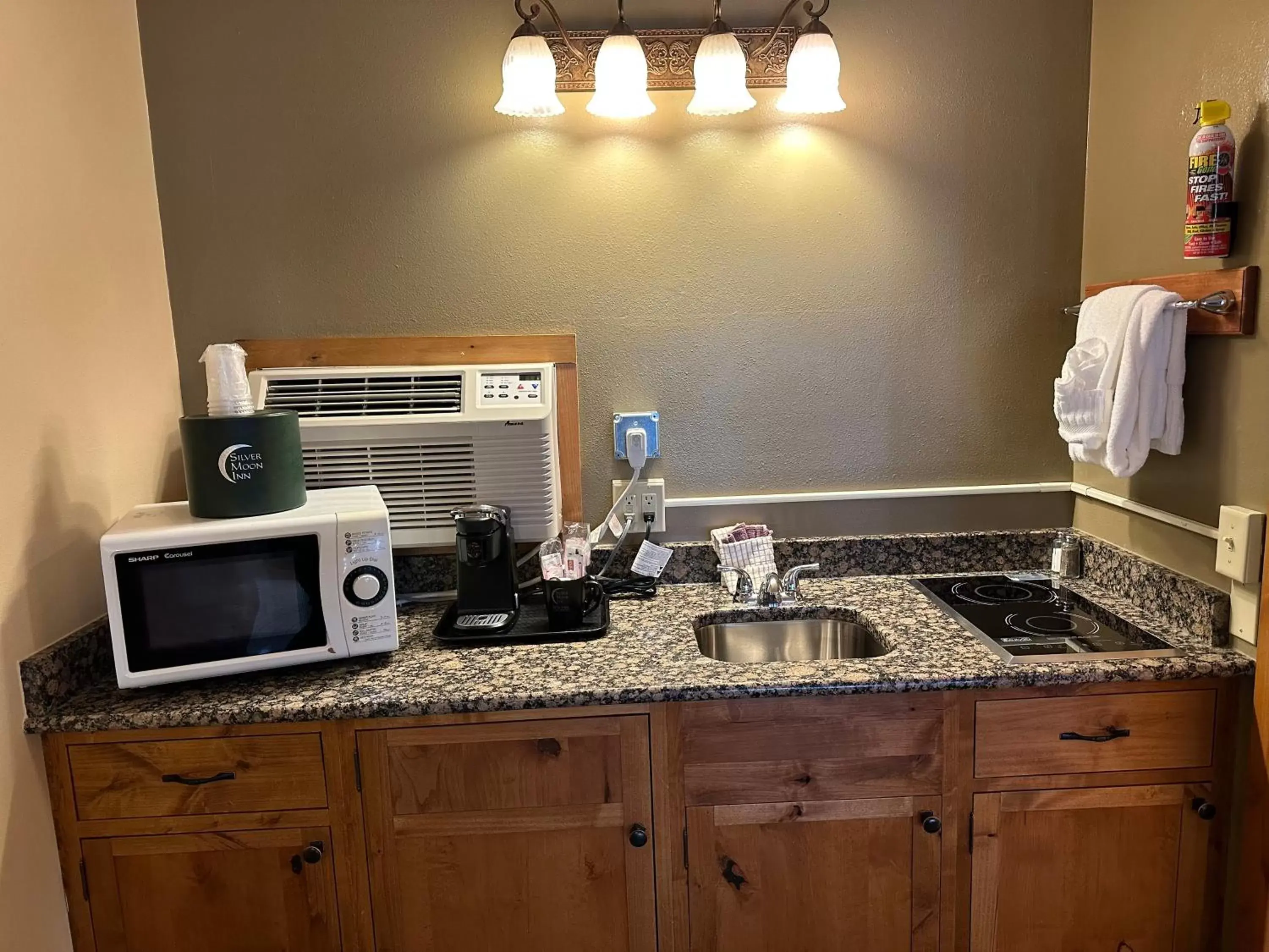 Standard King with Kitchenette (Non-Pet Friendly) in Silver Moon Inn Standard King with Kitchenette (Non-Pet Friendly) in Silver Moon Inn