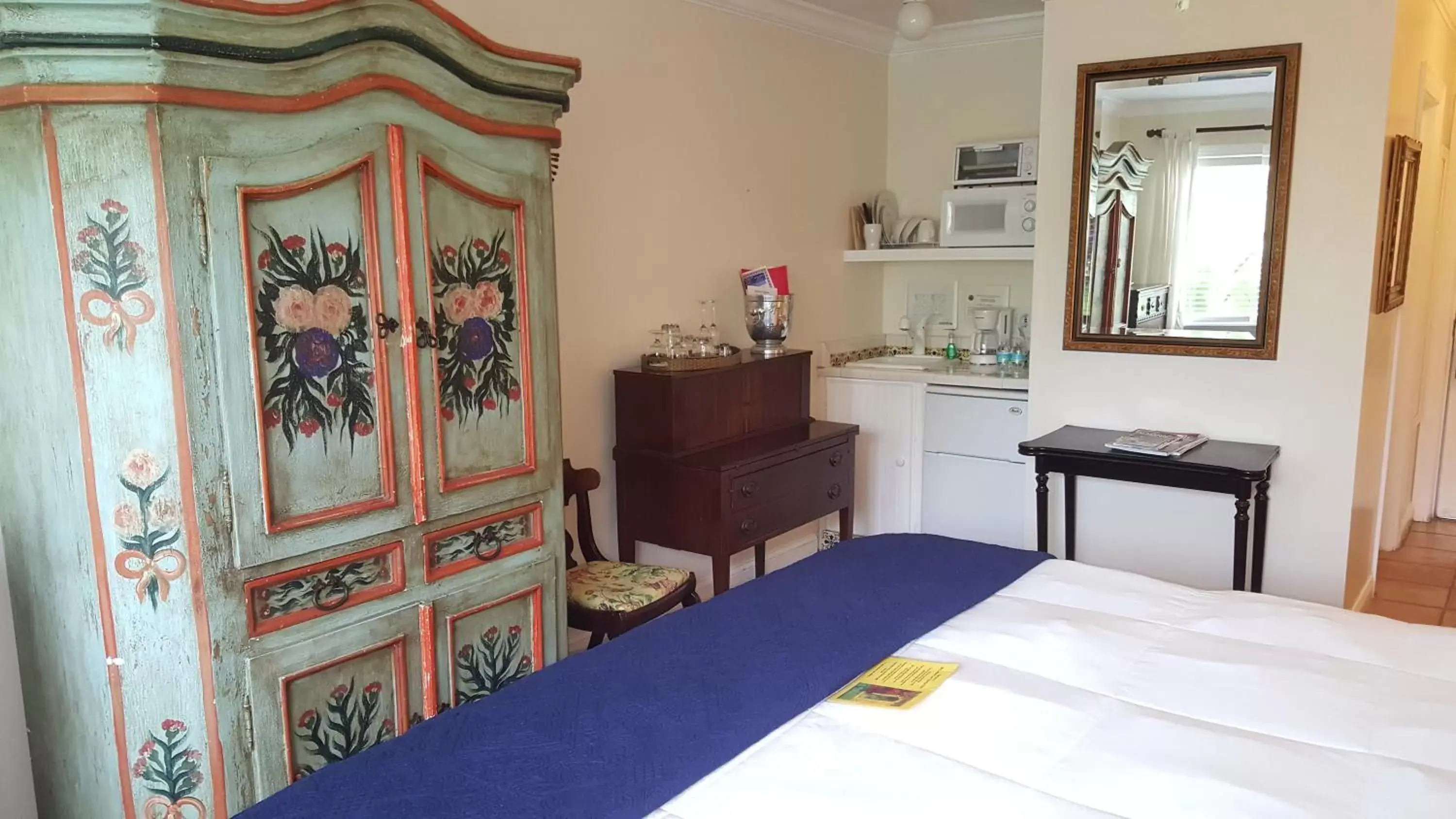 Photo of the whole room, Room Photo in The Caribbean Court Boutique Hotel