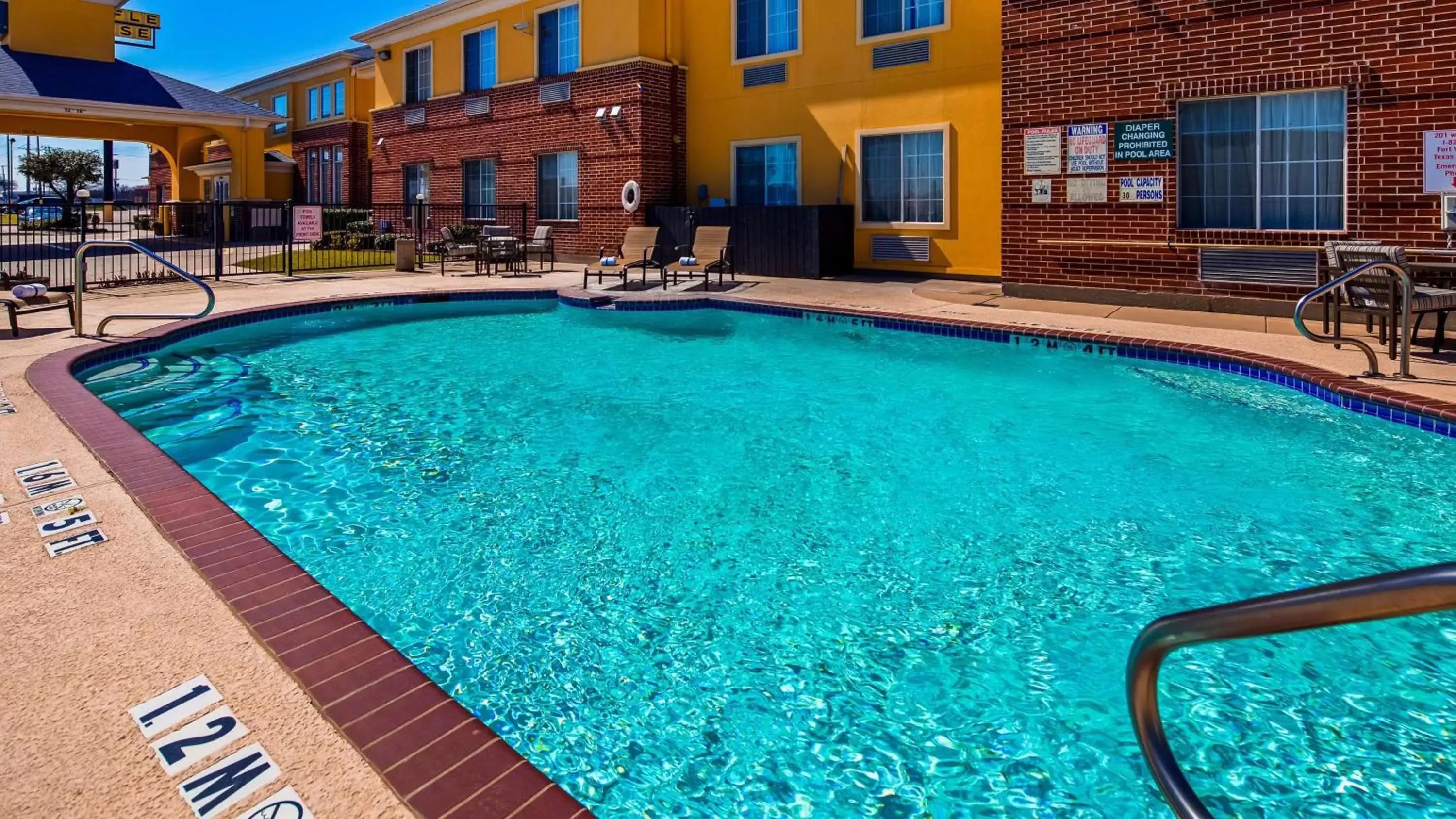 On site, Swimming Pool in Best Western Fort Worth Inn and Suites