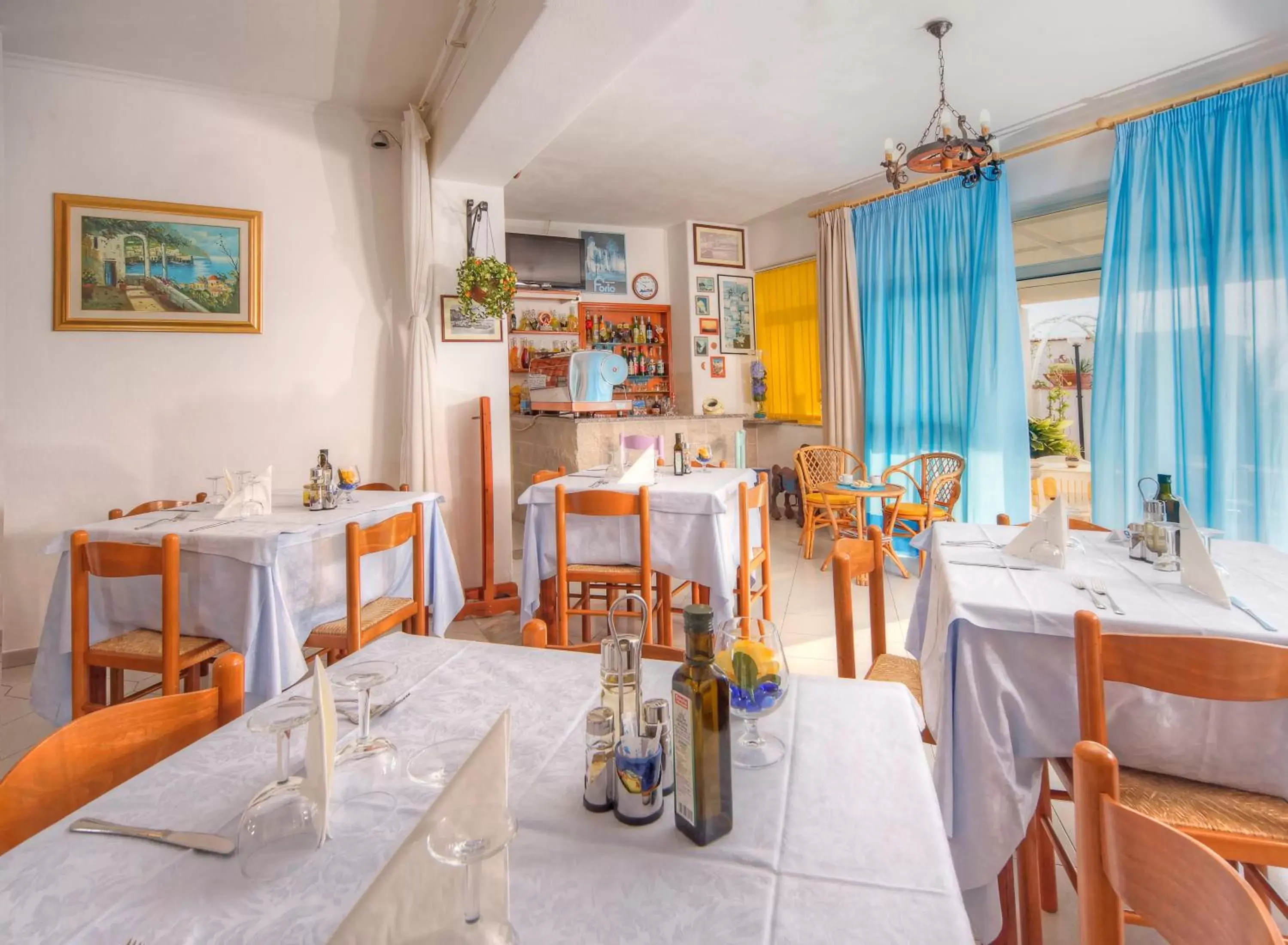 Restaurant/Places to Eat in Hotel Villa Mena