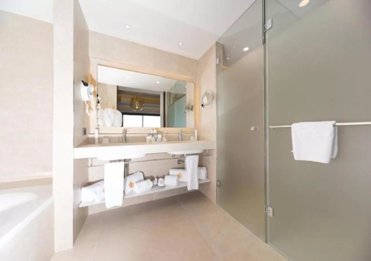 Bathroom in GPRO Valparaiso Palace & Spa