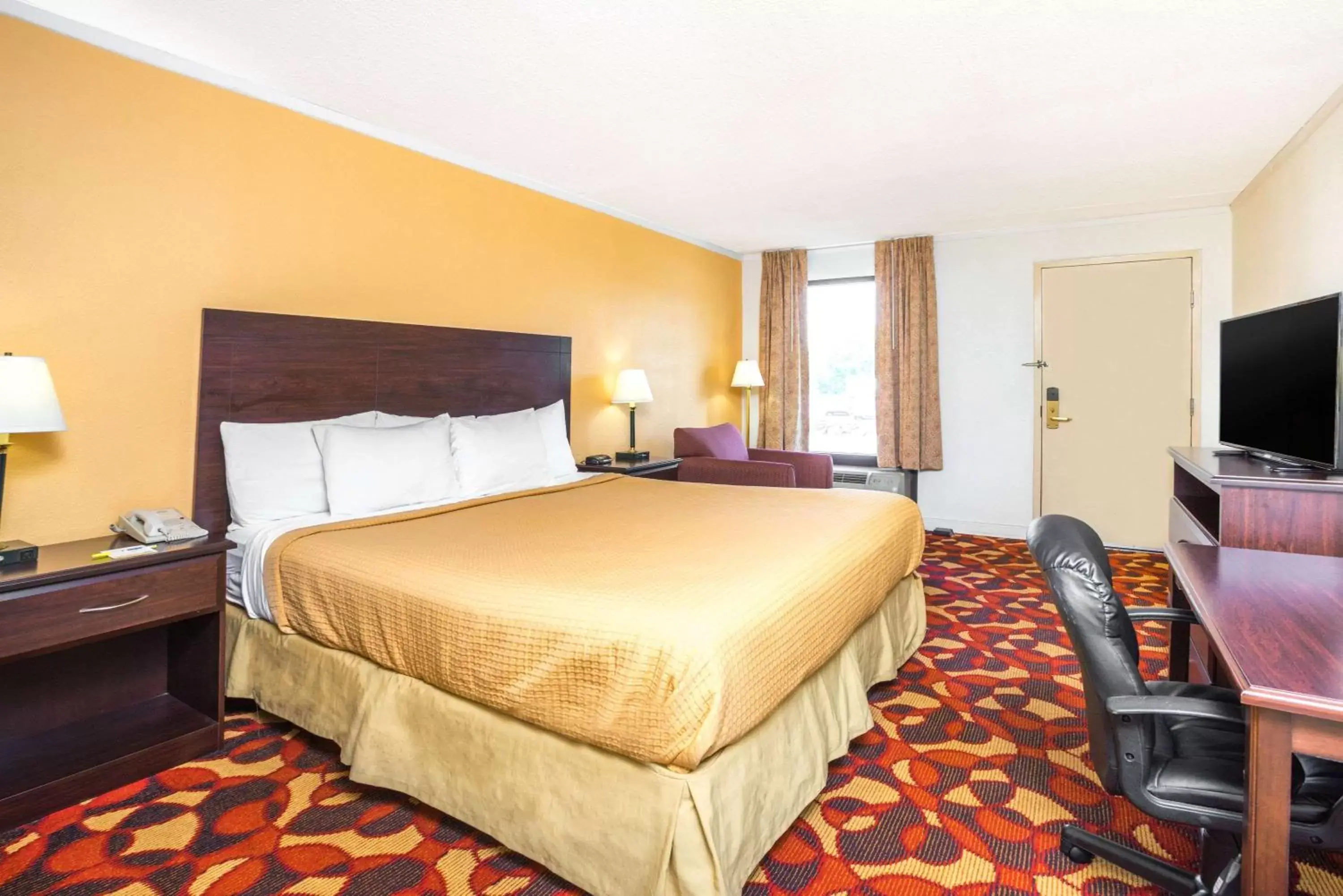 Photo of the whole room in Days Inn by Wyndham Salem